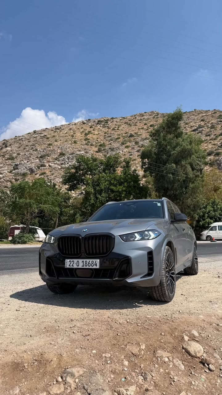 BMW X5 SDrive40i (Luxury line)
السنة: 2024

الممشى: 73,000 ميل

السعر: 46,500 $

السيارة محدثة MKit

وارد امريكي كلين تايتل

الموقع: الموصل

المحرك ونظام الدفع:

TwinPower Turbo لتر 3.0 سلندر خطي سعة 6 محرك *

(Plug-in Hybrid ليس) 48V Mild Hybrid نظام *

* القوة: 375 حصان

* عزم الدوران: 540 نيوتن متر

* ناقل حركة أوتوماتيك ZF ب 8 سرعات

(RWD دفع خلفي) S-Drive نظام دفع *

الأداء:

* تسارع 100 - 0 كم/س: حوالي 5.3 ثوانٍ

* السرعة القصوى 250 كم/س (محددة إلكترونيًا)

المواصفات:

M Sport باكج *

Sensafin مقاعد جلد *

* مقاعد أمامية كهربائية مع ذاكرة

* تدفئة وتبريد للمقاعد الأمامية والمقاعد الخلفية تدفئة

BMW Curved Display شاشة *

BMW iDrive 8.5 نظام *

* Apple CarPlay + Android Auto لاسلكيًا

* كاميرات 360 درجة

* حساسات أمامية وخلفية

* مثبت سرعة متكيف

* رادار + مانع تصادم

* نظام المحافظة على المسار

* مراقبة النقطة العمياء

* فتحة سقف بانورامية

* شاحن لاسلكي للهاتف

(Ambient Lighting) إضاءة داخلية محيطية *

* نظام صوتي HiFi (أو Harman Kardon حسب التجهيز)

* باب خلفي كهربائي

Adaptive LED مصابيح *

* ويل كب M Sport مقاس 22 أنج

* نظام الثبات الإلكتروني + ABS

* نظام إنذار + قفل مركزي

السيارة جاهزة من كافة النواحي مايحتاجلها ولادينار مصرف

اعتذر عن المراوس فقط بيع والسعر بيه مجال جدا جدا بسيط

مكان السيارة:الموصل

***********
