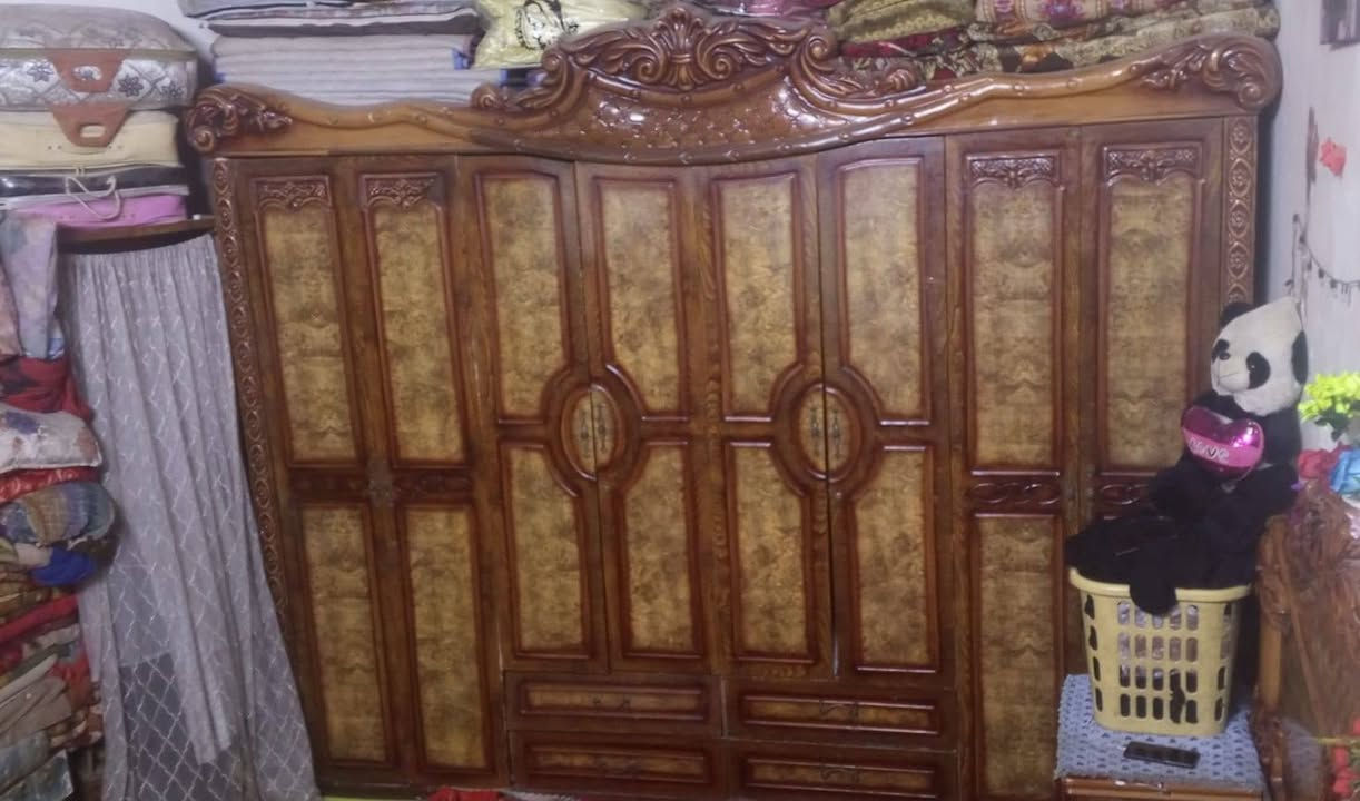 غرفه أخشاب مستعمله السعر 300 وبيها مجال رقم الهاتف ***********
