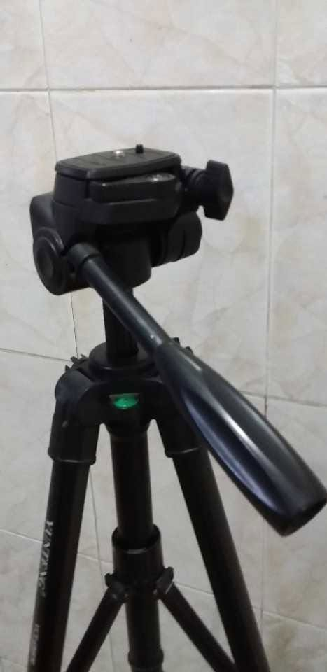 كامرة نيكون D5300 • بالكرتون • مرفقات كاملة