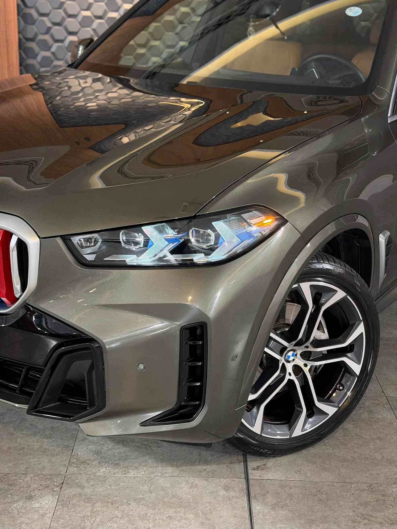 BMW X5 M package ماشية ١٤ الف فقط📦🇩🇪
موديل : 2024
لون مميز : زيتوني و داخل مشمشي
مواصفات السيارة فول
سعر : 520$ ورقة

 مواصفات:
الكاميرا الخلفية - سقف بانورامي - صندوق كهربائي - التحكم على المنحدرات - كاميرا 360 - تدفئة المقاعد - فتحة
السقف - بصمة - شاشة - مراقبة النقطة العمياء - التحكم التلقائي في درجة الحرارة - نظام بدء التشغيل - نظام فرملة الطوارئ - 8 وسادة
هوائية - المصابيح الأمامية ليد - مصابيح الليزر الأمامية - عرض المعلومات على الزجاج الامامي - تدفئة مقود القيادة - لوحة قيادة رقمية
- إنارة محيطية - أبل كاربلاي - مقاعد تدليك - sDrive

السيارة وارد امريكي بيها باب صبغ بدون لا دواخل لا ايرباك حادث كلش بسيط

سعر : 520$ ورقة

للاستفسار : ***********
العنوان : السليمانية المعارض الجديدة شركة ازمر اوتو معرض رقم ٣٤
