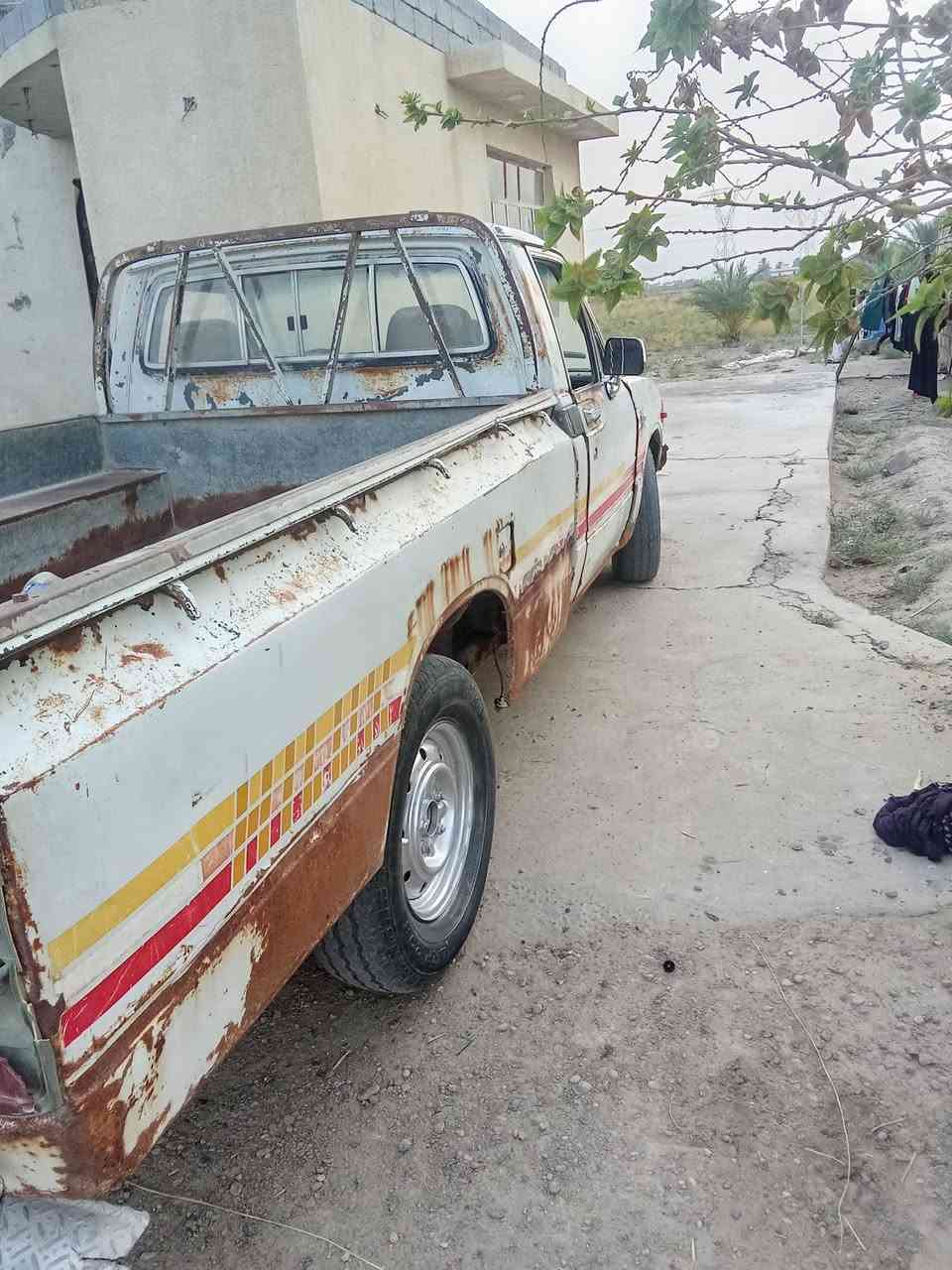 سلام عليكم للبيع سيارة تيوتا K  موديل 1983. سيارة مكفولة كير ومحرك وتايرات   مكلف بنشر اخوان رقم الاستفسار   . ‏‪***********‬‏ ابو سيف  
‏‪***********‬‏
