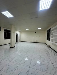 نصف قاعة • ١١٠م • مصعد