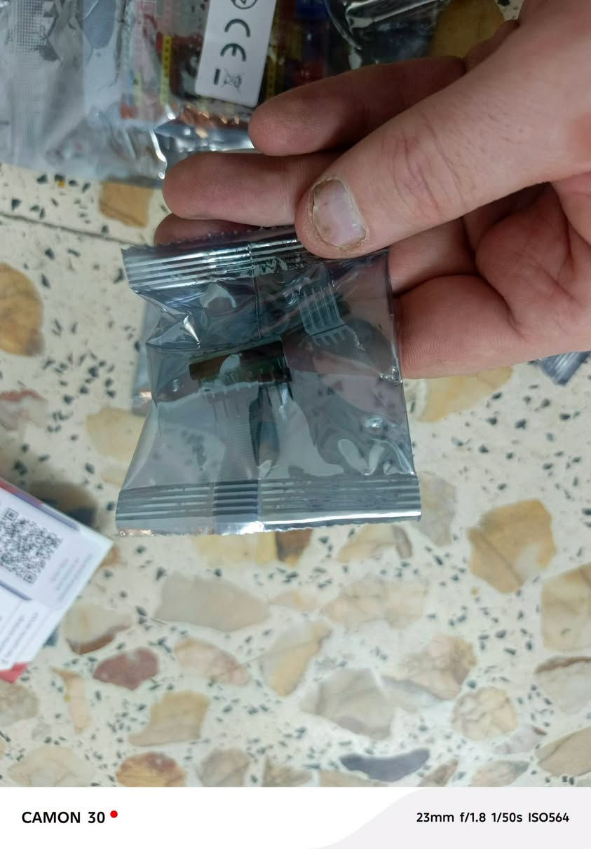 قطع كترونيه الي تفيده ينطي سعر وبالعافيه عليه مجموعهم خمس قطع

نص مكتوب في الصور:
- CAMON 30 23mm f/1.8 1/50s ISO384
- CAMON 30 23mm f/1.8 1/50s ISO564
- CAMON 30 • 23mm f/1.8 1/50s ISO528
- CAMON 30
- 23mm f/1.8 1/50s ISO554
- 23mm f/1.8 1/50s ISO696
- 23mm f/1.8 1/50s ISO392
- CAMON 30  23mm f/1.8 1/50s ISO379
- CAMON 30 • 23mm f/1.8 1/50s ISO377