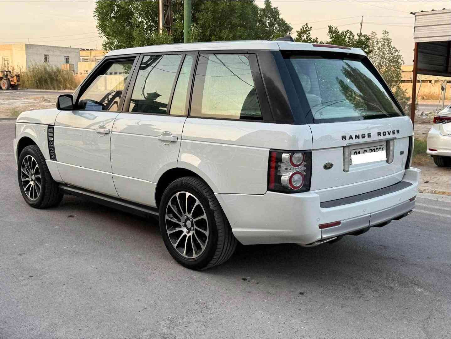 السلام عليكم
رانج روفر فوك 2009 خليجيه وكاله المنصور فوول مواصفات كفاله عامه محرك تنفس طبيعي بدون سوبر السياره جديده الى ابعد الحدود مكفوله مــن الضربه والصبغ والتبديل والبارد  بدون نقص جاهزه كير ومحرك وصدر وتبريد كله كفاله مواصفات اوتوبايكراف اعلى فئه سياره جاهزه كلش رقم دولي بأسمي تحويل ثاني يوم السياره معروضه ( 118$ ) وبيه مجال بسيط مكاني بغداد الدوره للاستفسار ***********

