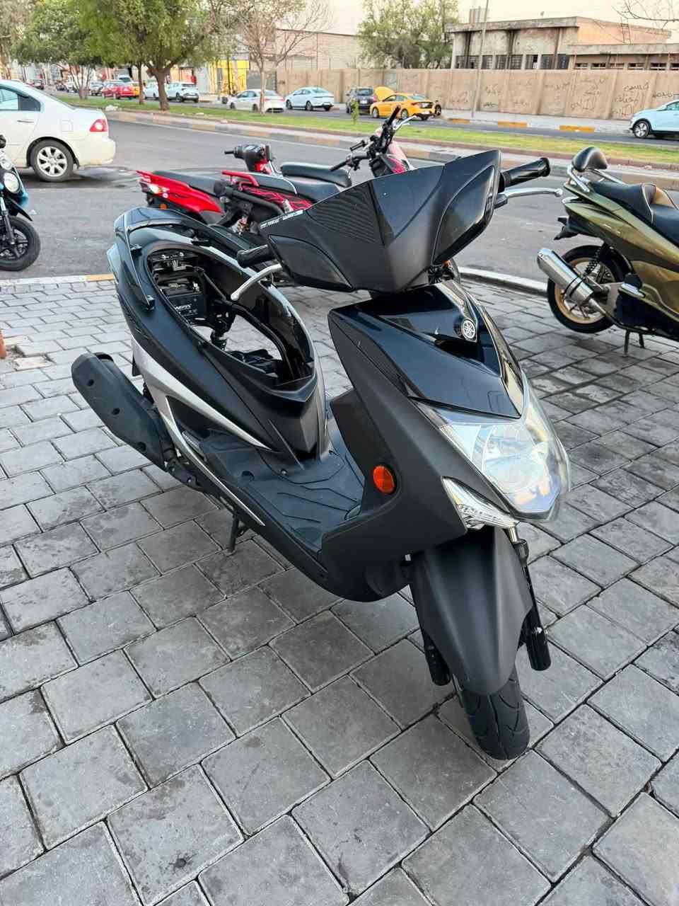 معرض الواثق لتجارة الدراجات النارية 
متوفر ياماها سكنس لد وارد كوري 
عداد الممشى 44,000 km 
كاملة وجاهزة على اخر حباية 
مرايات وباتري وبوليش 
ضمان 24 ساعة كفر اصلي +مكينة ممفتوحة 
تنباع نقد واقساط لحاملي ماستر كارت الرافدين 
***********
***********
السعر  12 ورقة
