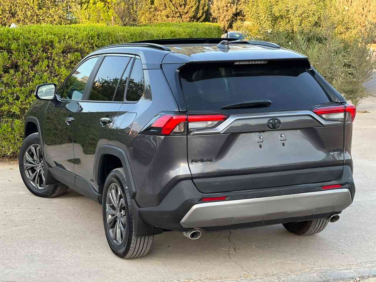 2025 Toyota RAV4 Limited Hybrid AWD

تويوتا RAV4 موديل 2025 هايبردLimited AWD
فل مواصفات – أعلى فئة
السيارة جديدة كلش، ماشية فقط 1200 كم
بدون صبغ

السيارة بدون رقم وموجودة في أربيل
رقم الشاصي:  4T3D6RFV9SU191469
للاستفسار:
***********
***********
