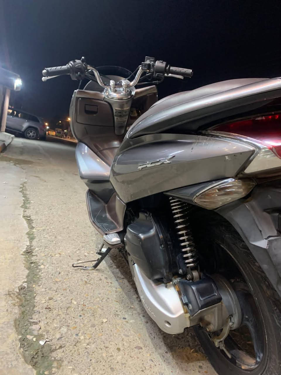 دراجه pcxجيل الأول ياباني دراجه مكفولة بيه نقص تريشه وحد العنوان بغداد  شراي يتصل على هاذ رقم ***********
