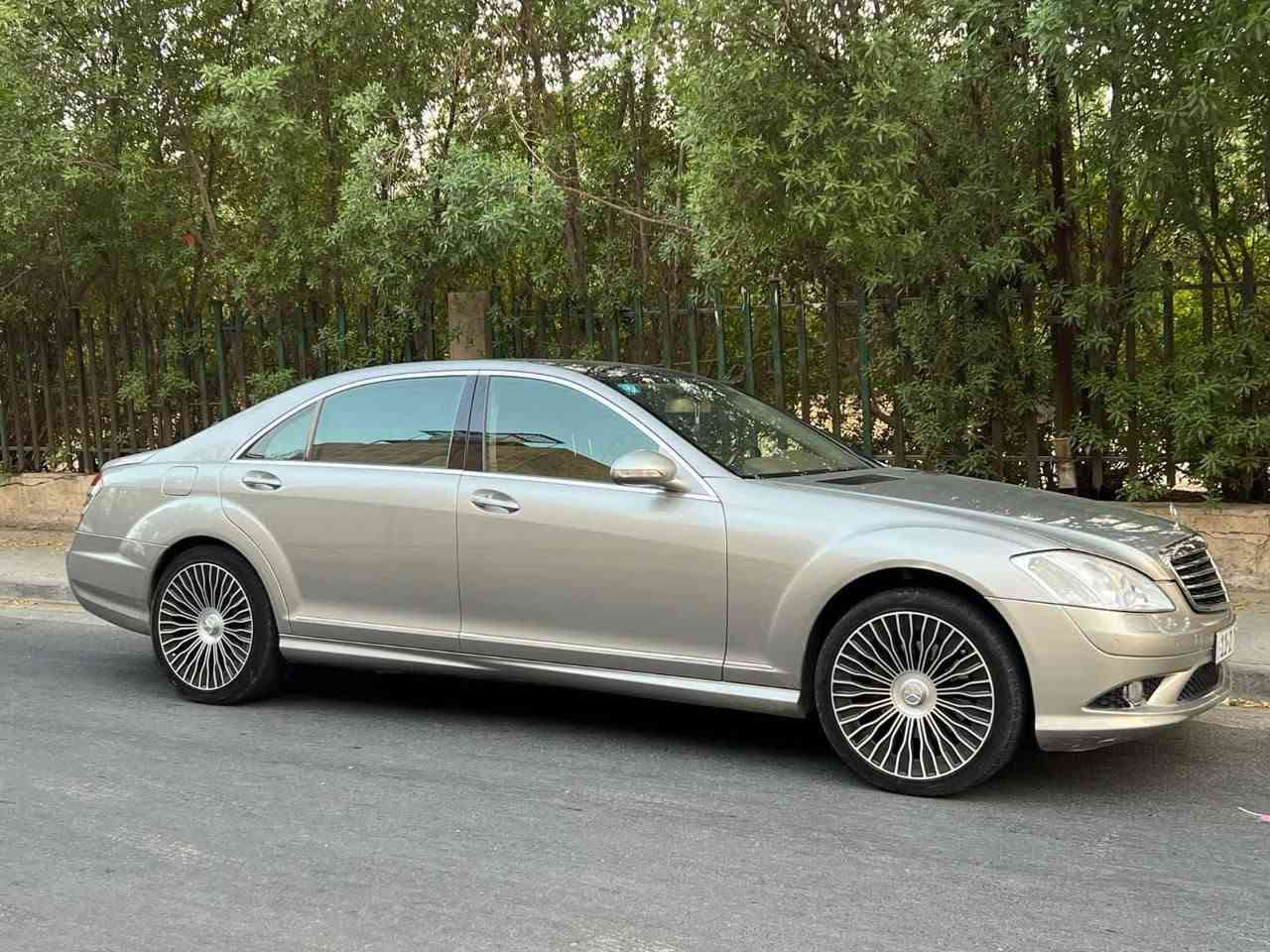 السلام عليكم
مارسدس 2009

s350
بيع او مراوس 

مكفوله مكينه كير تبريد ثلج قطعتين منفصل 
مكينه 6 سلندر المرغوب
تحكم ستيرن 

جكات تصعد تنزل 

بيبان جنطه شفط 

فول موصفات 1/1

ويل 20 مايباخ 

تدفئه تبريد كشنات 

داخل ملكي 

تحديد مسار 

بيها هواي موصافات 

السعر 195

عنوان بغداد العبيدي 

***********

رقم بغداد بسمي
