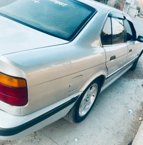 بیئم دەبلیو ٥٢٥ 
مودیل 1991
بیلاد گیڕ توماتیک مەکینە 525
 بێ دەعم و بێ بۆیاخ
ئارم پلاستیک هەولێر
بەشەرتی گێرو مەکینەو تەقەو ڕەقەو کارەبای و ئەوەلیات 
ناوی ناوو دەرو داژبڵی  جوان ماوەتەوە
لە سلێمانیم
ژ.م ***********
*********** السليمانية, العراق
