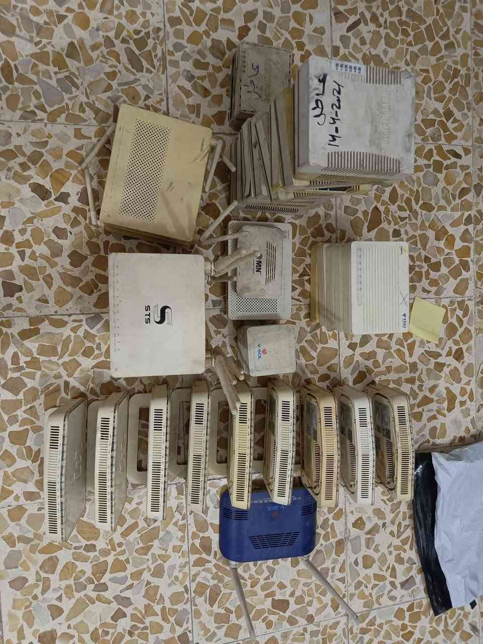 راوترات بيهن شغالات الاغلب شغال والبيهن 3 epon والباقي g للتفاصيل اكثر راسلني او اتصل رايدهن ب55 الف فقط كلهن *********** مكاني بغداد مدينة الصدر
