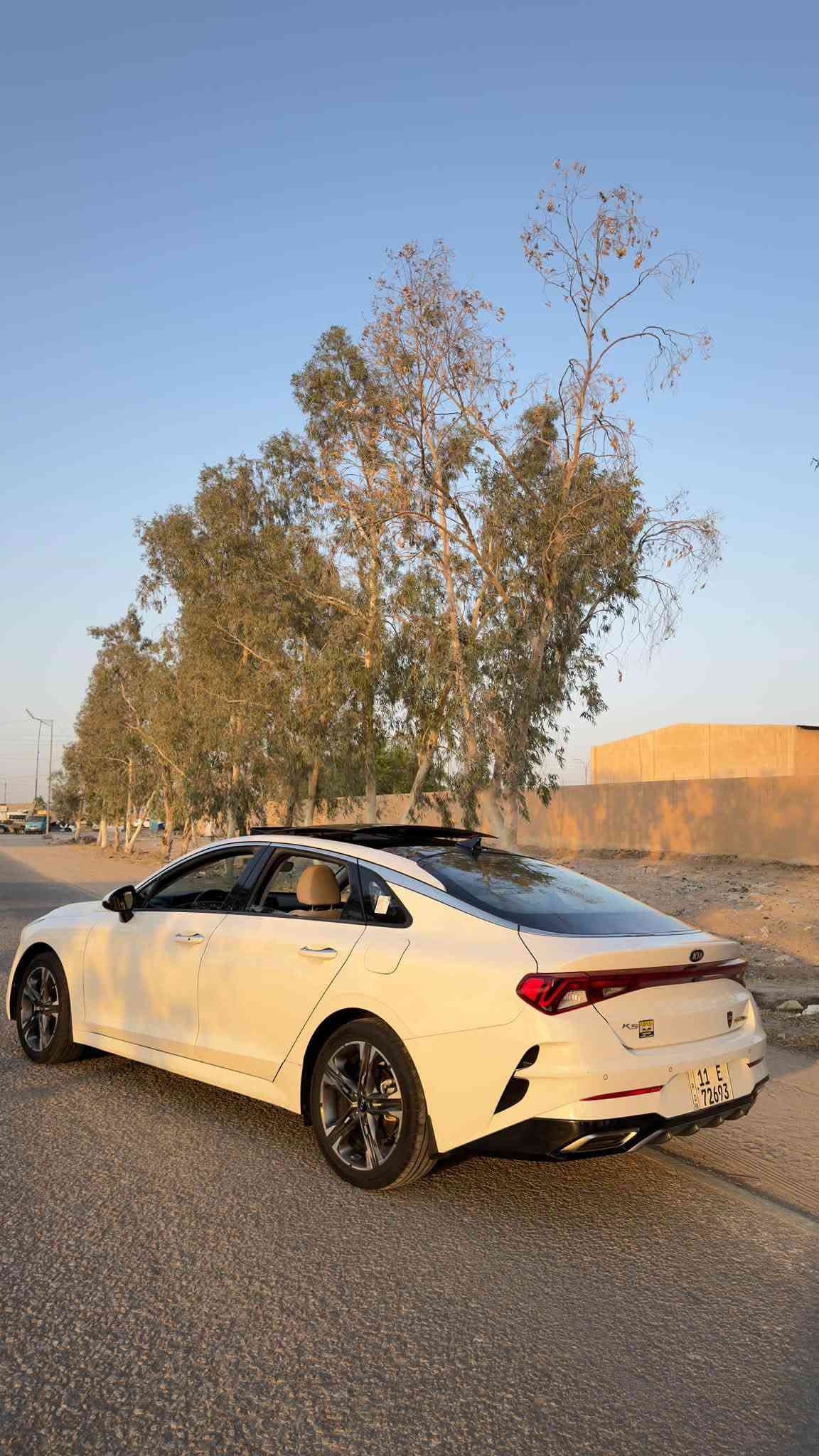 كيا K5 الشركه العراقيه الدوليه
🔹 الموديل: كيا K5 خليجي
🔹 المحرك: 2000– دوش المرغوب
🔹 الفئة: VIP فل أوبشن
🔹 الممشى: 108 ألف كم
🔹 اللون: حسب الصور

✨ أهم المواصفات:
• بانوراما
• بصمة وتشغيل ذكي
• شحن لاسلكي
• حساسات أمامية وخلفية
• تحكمات ستيرن
• مواصفات VIP كاملة
• مواصفات كثيرة إضافية

✅ استعمال نظيف جداً
✅ السيارة بحالة ممتازة
🎨 صبغ فقط ربع البنيد، والباقي كلير وكالة يعني بيع بنيد
📄 رقم بغداد – باسمي

📞 للتواصل: ***********
