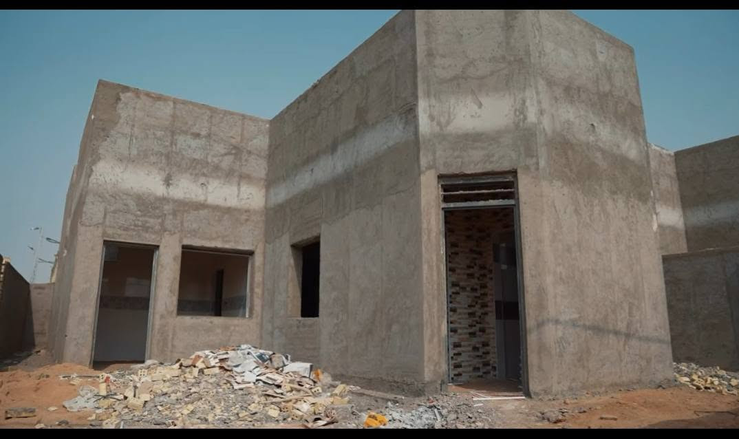🏡 عرض عقاري مميز | للبيع المستعجل
يقدم لكم مكتب استقرار للوساطة العقارية فرصة لامتلاك دار في المناذرة – قرية السلام (المرحلة الخامسة).
📍 تفاصيل العقار: ▪️ المساحة: 200م² + فضلة 27م².
▪️ الدار قيد العمل (قيد الإكمال).
▪️ البناء: طابق واحد (طابوق).
▪️ غرفتان نوم.
▪️ استقبال.
▪️ صالة.
▪️ مطبخ.
▪️ حمامات.
▪️ كراج للسيارة.
▪️ حديقة.
✅ بدون تطلّوعة.
💰 السعر الكلي: 165 مليون دينار.
🏦 الواصل من الشركة: 40 مليون دينار.
🏦 المتبقي: 125 مليون دينار عن طريق المصرف العقاري.
📌 فرصة مناسبة للسكن أو الاستثمار، مع إمكانية متابعة مراحل إكمال الدار.
📍 للاستفسار والمراجعة:
مكتب استقرار للوساطة العقارية
المناذرة – حي الزهراء – عمود 100 – مقابل مجمع القاسم.
📞 ***********
مكتب استقرار للوساطة العقارية
ثقة • مصداقية • خبرة في بيع وشراء وإيجار ورهن العقارات.
