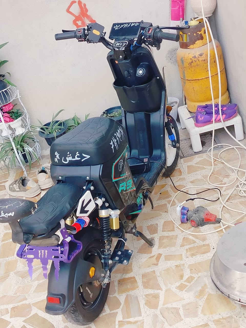 سلام عليكم ماطور ار9للبيع كلو شغال نضافه فول ما يعوزلو كلشي قبل يومين بدلت يدات وسكريته الماطور نضيف بس 4باتريات مبدل والسعر 420بي مجال للطيبين (انتباه: بدون غراض) بدون غراض رقمي ***********

