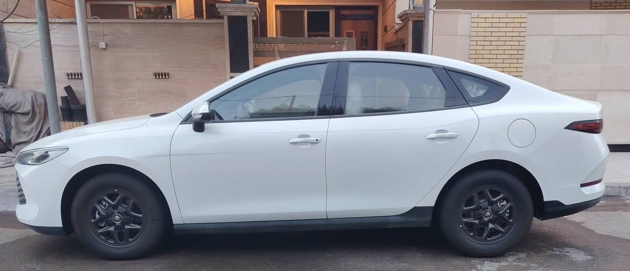السلام عليكم بي واي دي كن بلاص زيرو زيرو زيرو موديل 25 داخل ابيض مرقم بغداد ومثبت لوحات  مكفوله كفاله  عامه من جكة الابرة  المكان بغداد  حي جامعه ***********
