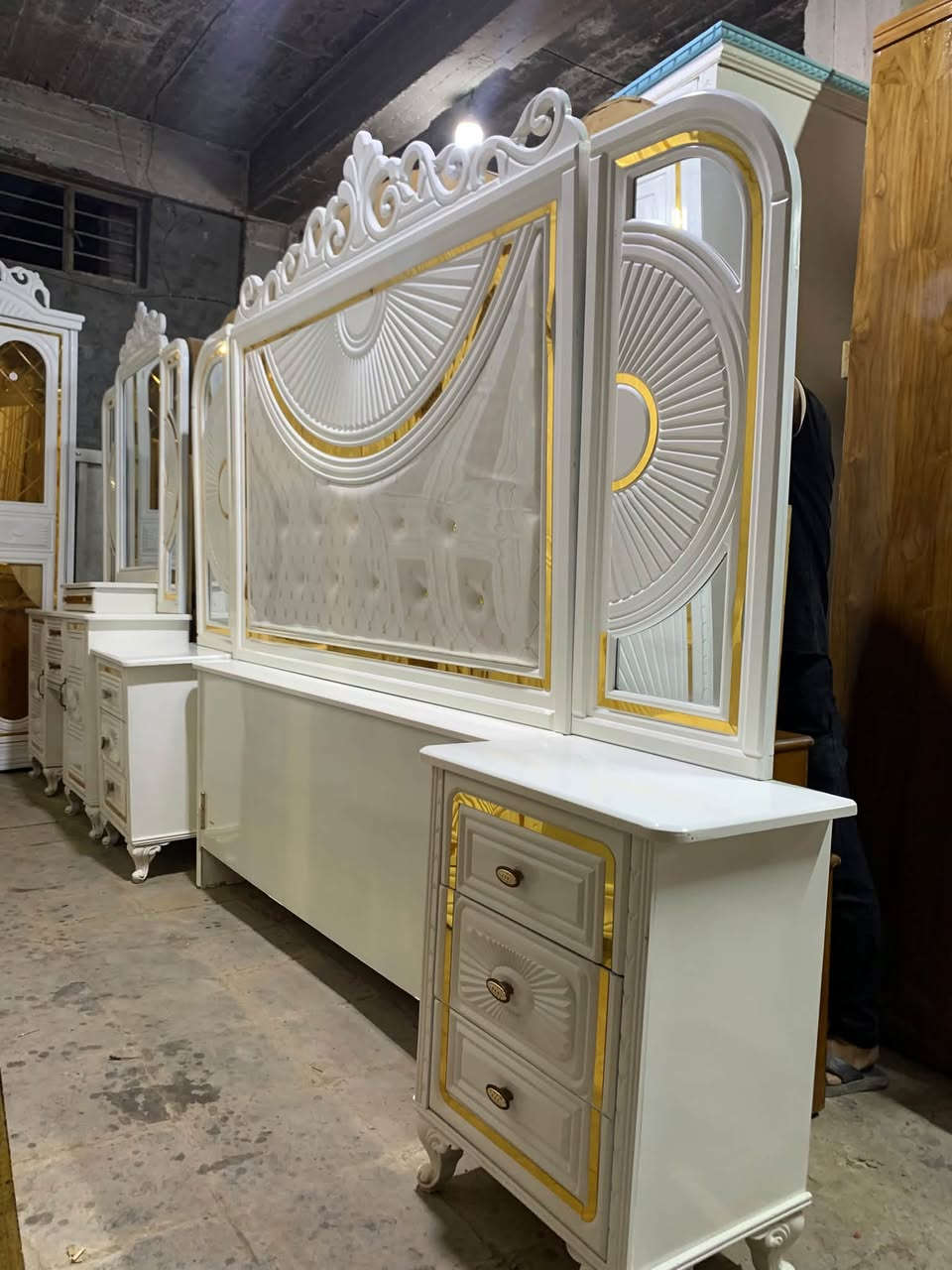 غرفه اخشاب • ٩ قطع • نضيفه