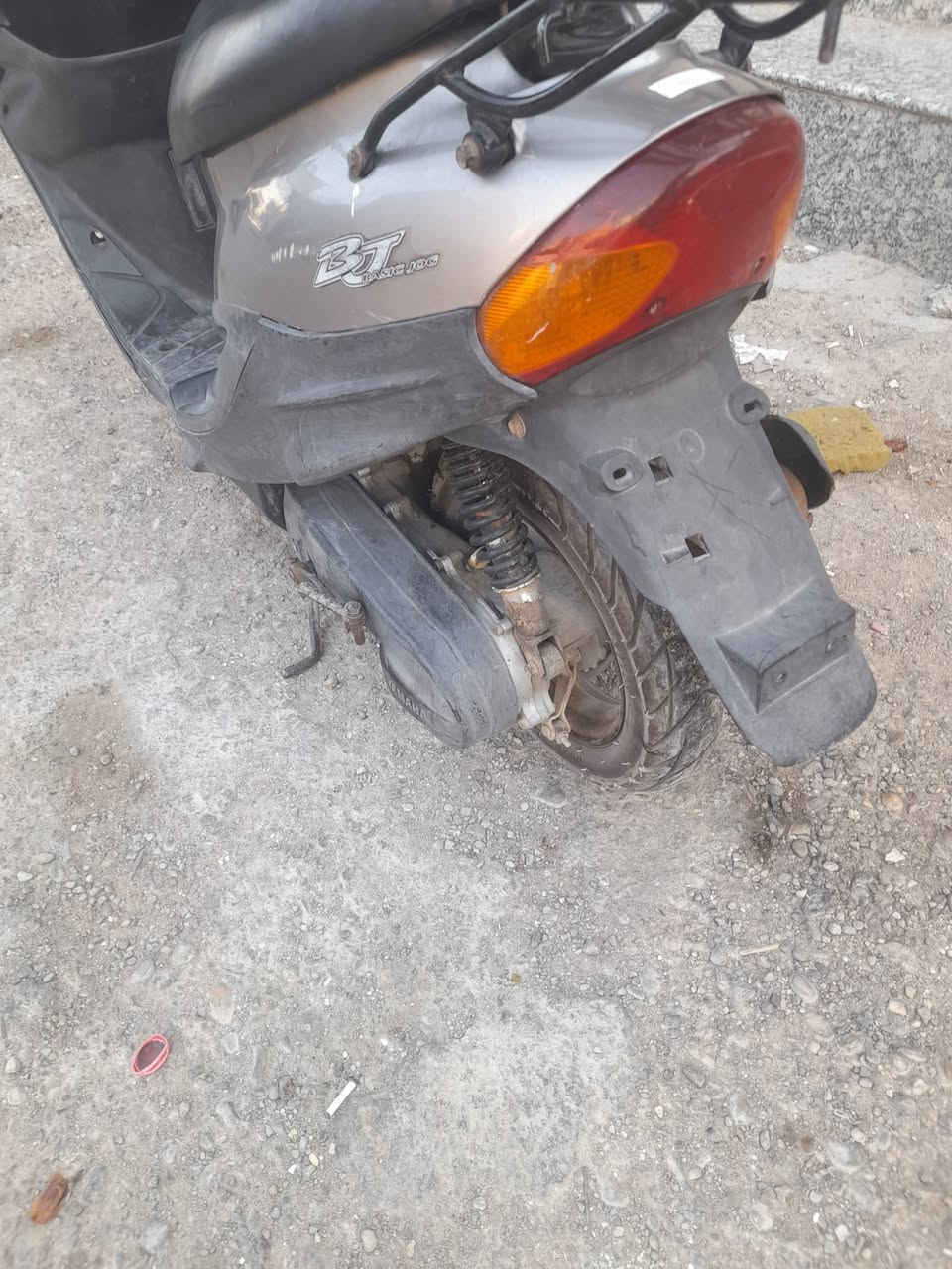 دراجه للبيع نظيف وتايرات نظيف بعد استعمال شخصي جندي بالدوام واسبوع موجود واسبوع بالدوام سلف وهندر 
بس اني مستعجل السعر ٣٥٠ مجال 
*********** راسلني واتساب
