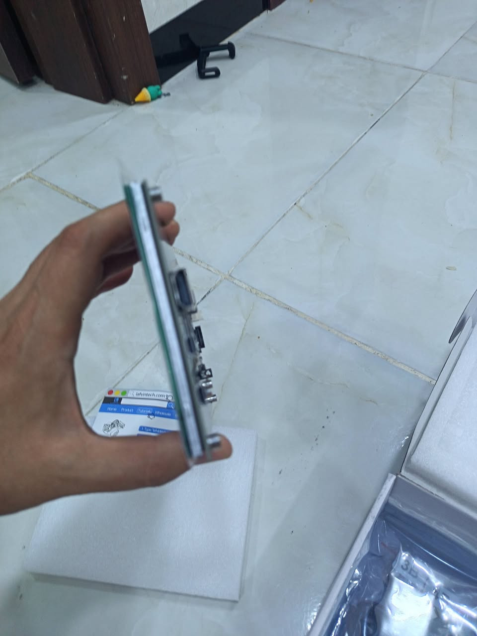شاشة ٧ أنچ • لمسية • جديدة