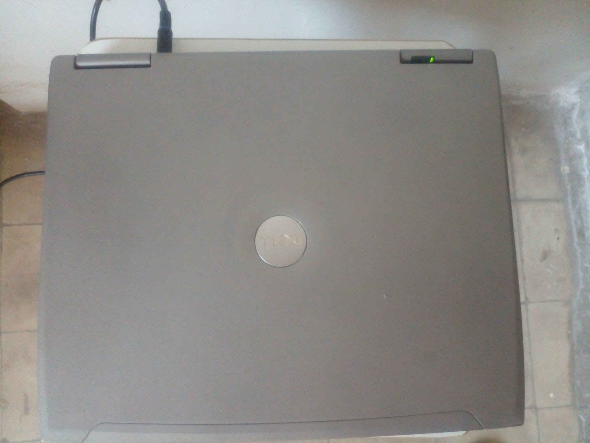 لابتوب DELL D610 
شغال بشكل جيد 
شاشة 14
معالج بانتيوم
رام 1G
هارد 40G
مشغل اقراص
ملاحظة البطارية ضعيفة  لابتوب يعمل مباشرة على الكهرباء   لابتوب يباع بدون شاحن  سعر 30 الف بغداد شارع فلسطين  ***********
