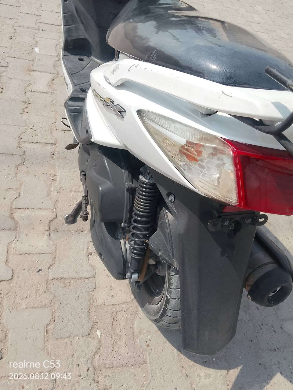 سكنس فحل ياباني طبق نفخ نوزل مال جناي اي نقص مابيها دراجه خير من الله رقمي *********** مكان غزاليه شارع الضغط السعر 9 ورقه بها مجال بسيط
