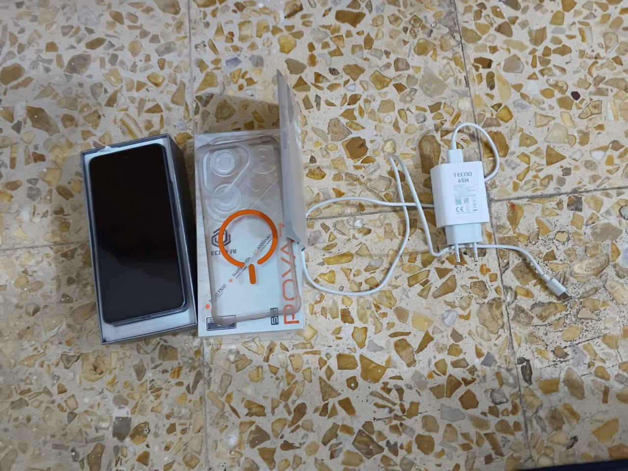 تكنو بوفا 7 ال 5 فجي
الذاكرة 256
دبل شريحه
موبيل كامل مواصفات
ما صار 3 ايام من أخذته 
السعر 375 وبي مجال
التواصل ***********
