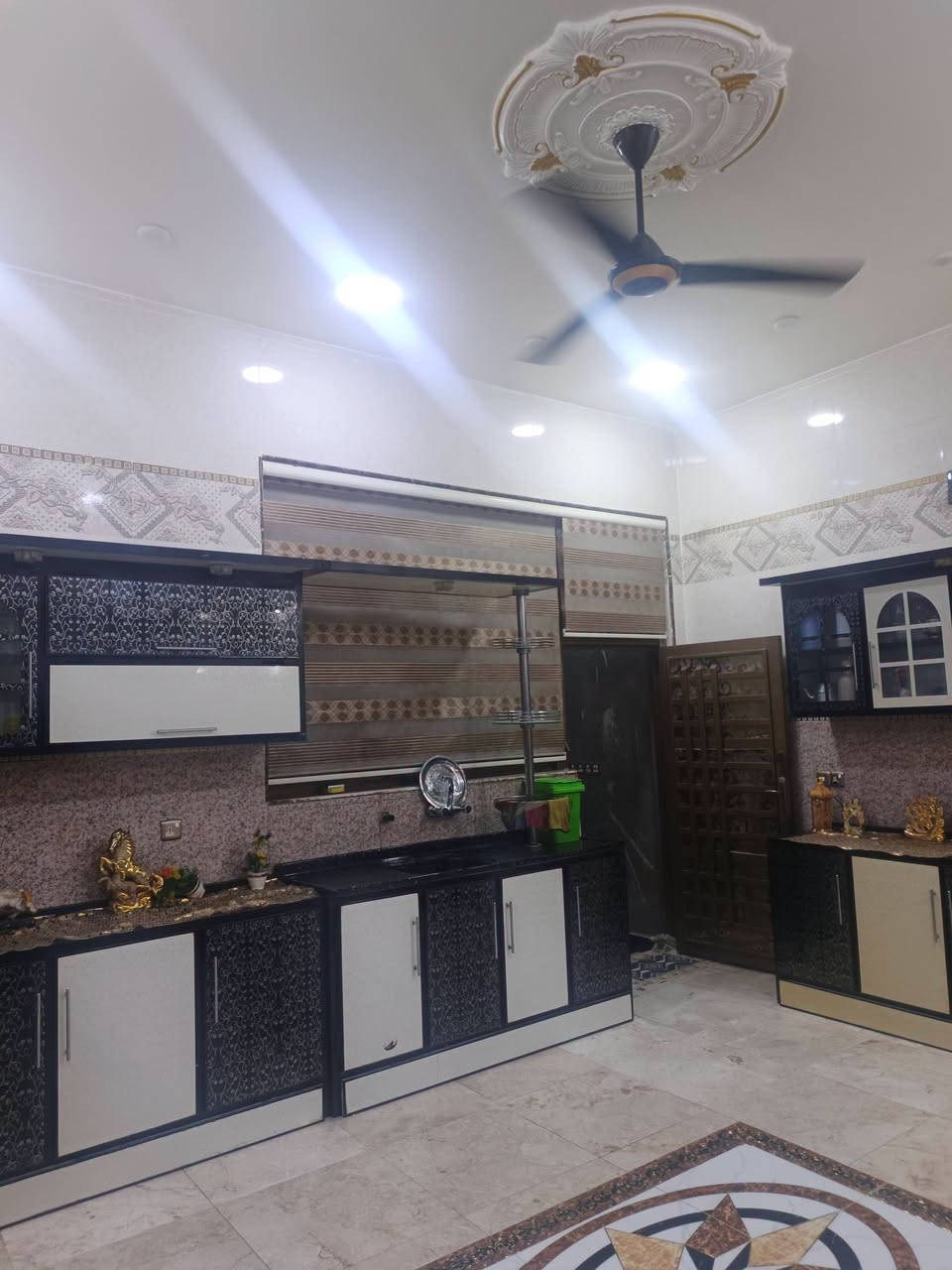 حي الغدير • ٢٠٠م • ٦ غرف