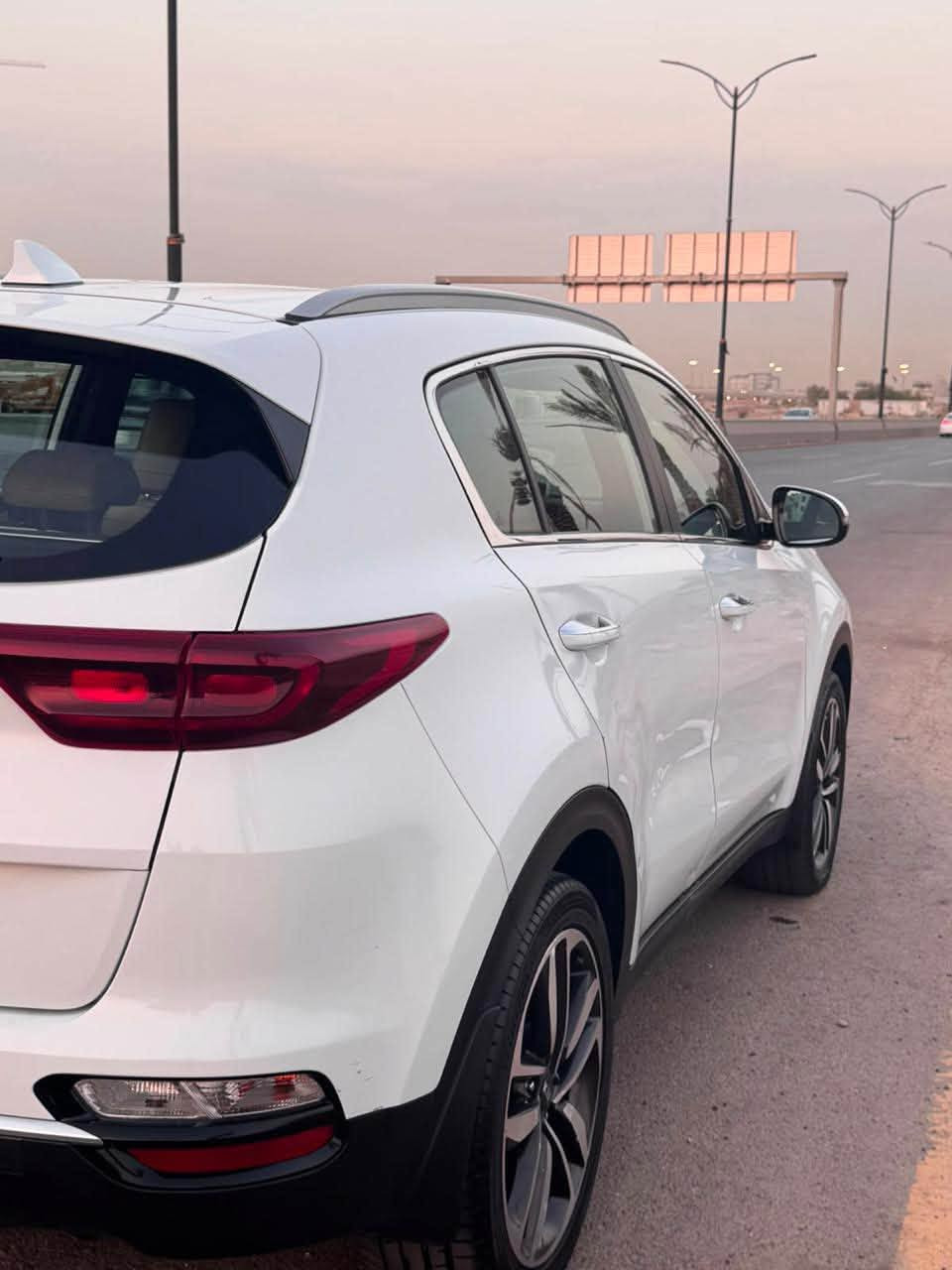كيا سبورتج موديل 20ماشيه79على حال الشركه سبير منازل ربع باب خلفي باردفقط الاتصال***********
