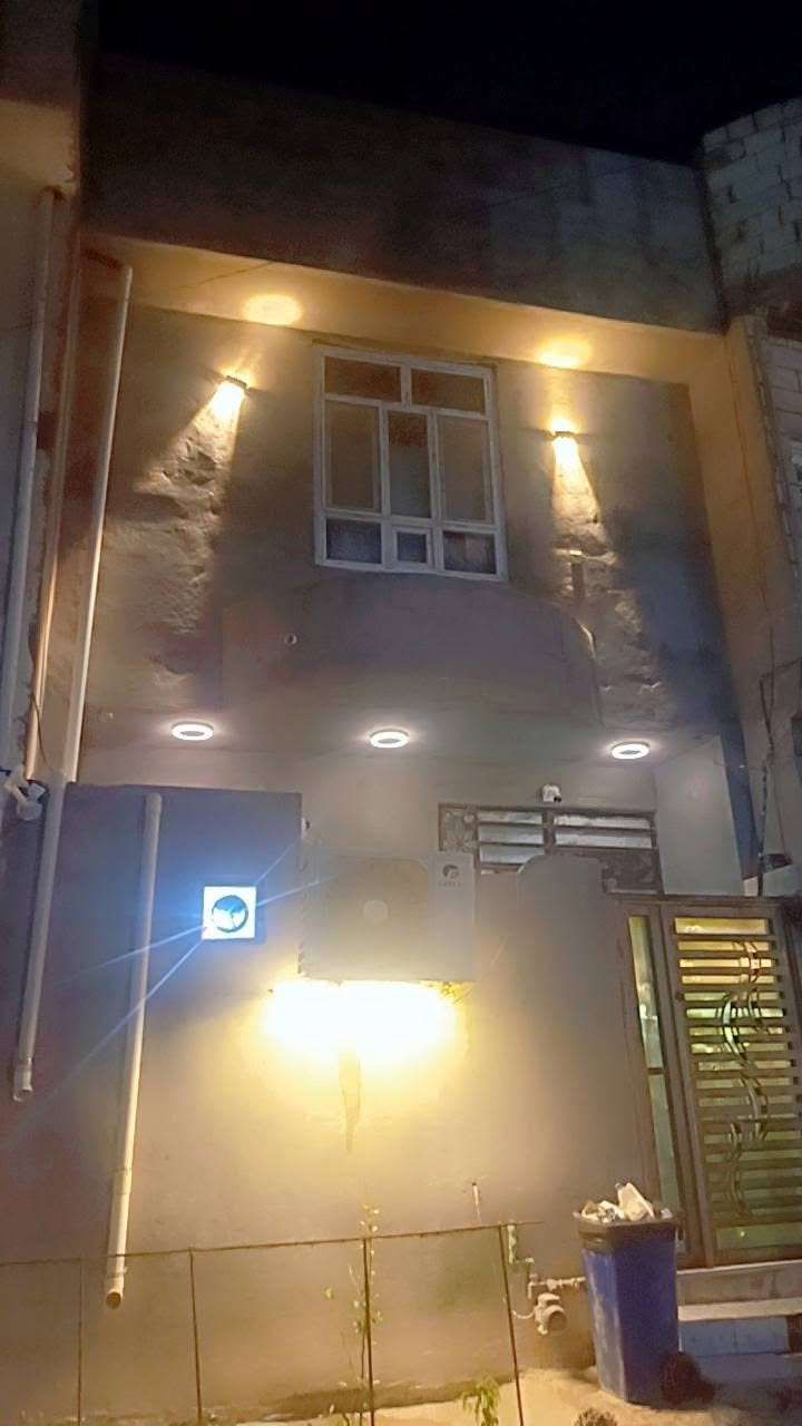 يا الله بيت 50 متر طابقين يحتوي على طابق الاول استقبال صاله مفتوحه على المطبخ حمامات داخليه منور حمامات خارجيه الطابق الثاني غرفتين حمامات طابق الثاني  البيت كلش نظيف سيراميك للسقف قرب الامام الحر فرع مجمع الذهبي   مكلف مكلف بالنشر السعر 65 قفل 
***********
