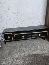 ميز للبيع نضيف مابي اي شي سعره 200الف  الرقم 07828824959 العنوان بغداد...