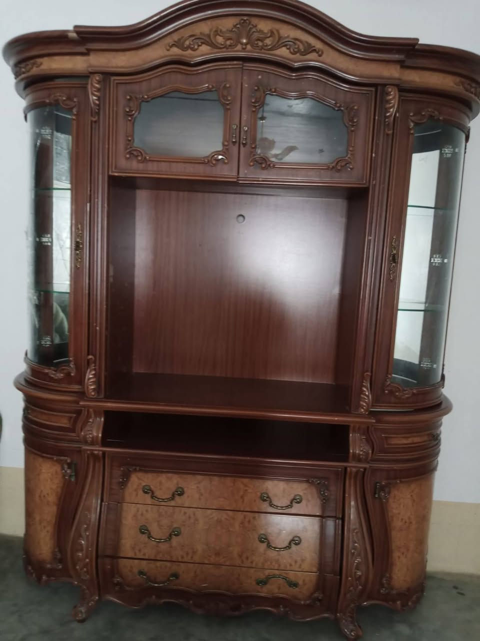 معرض للبيع ماليزي نظيف كلش العرض مترين والارتفاع مرتين ونص سعره مالته الاتصال ع الرقم
***********
مكلف بالنشر
