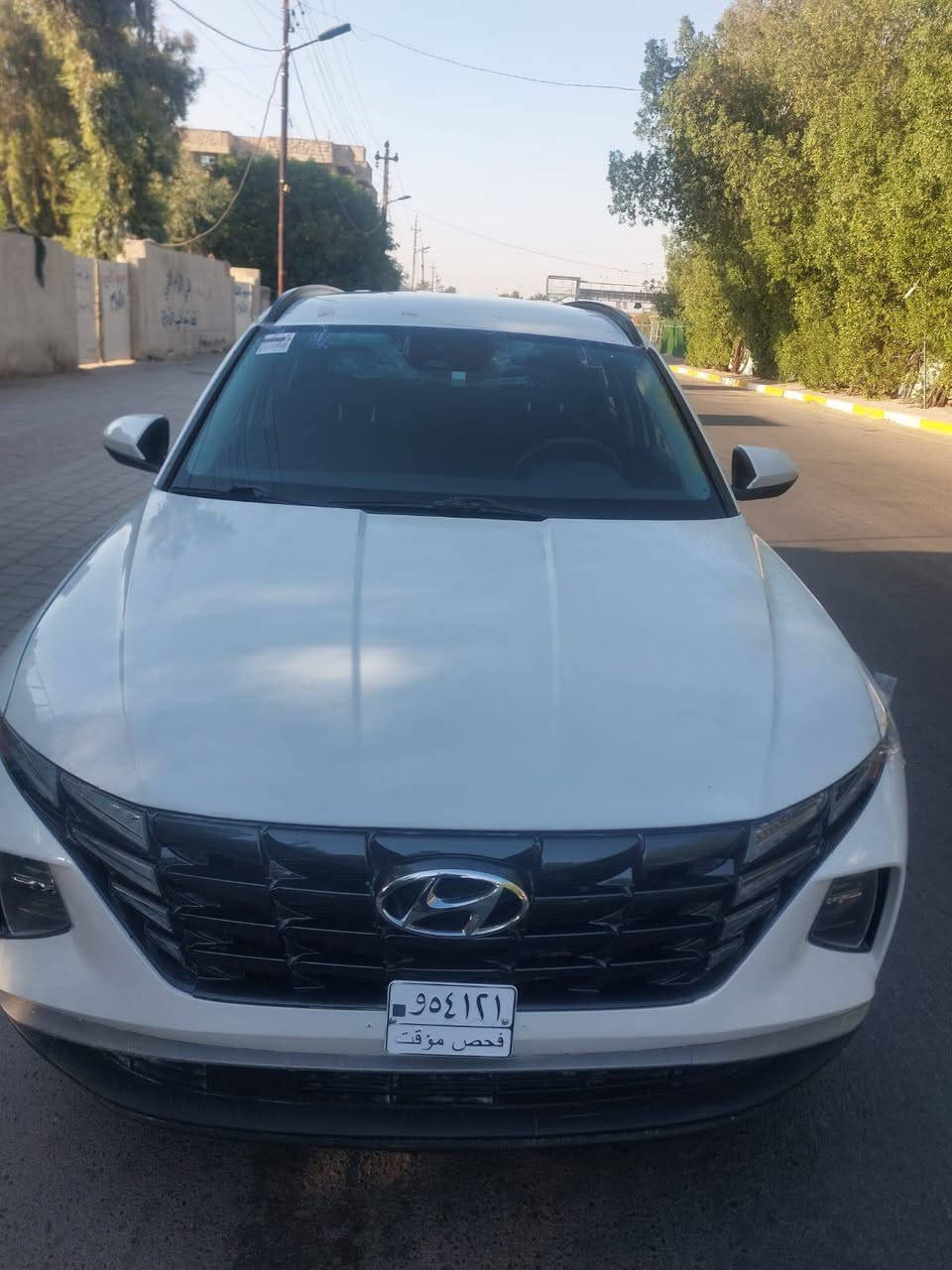 السلام عليكم 
  للبيع فقط اعتذر عن المراوس 
هونداي توكسان موديل 24 وارد امريكي 
  دخول جديد منفيست باسمي    تحويل مباشر 
((حادثها جدا بسيط حافة البونيد فقط بدون اي دواخل لغود شواصي مكفولة كير محرك تبريد شركة شرط ع الفحص))
مواصفاته 
لون ابيض ((مميز)) 
بصمة تشغيل وبصمة فتح أبواب وتشغيل عن بعد 
كشن كهرباء 
شاشة كبيرة تدعم كار بلي 
رادارات أمامي وخلفي وجانبي 
محرك ((2500)) 
ويل كب فور ويل 
تبريد قطعتين لمس بيانو
وباقي المواصفات معروفة 
السعر ب ((167)) وبيه مجال بسيط 
مكان السيارة بغداد قرب هايبر ماركت البياع 
للاستفسار الاتصال على الرقم التالي 
         *********** بغداد, العراق
