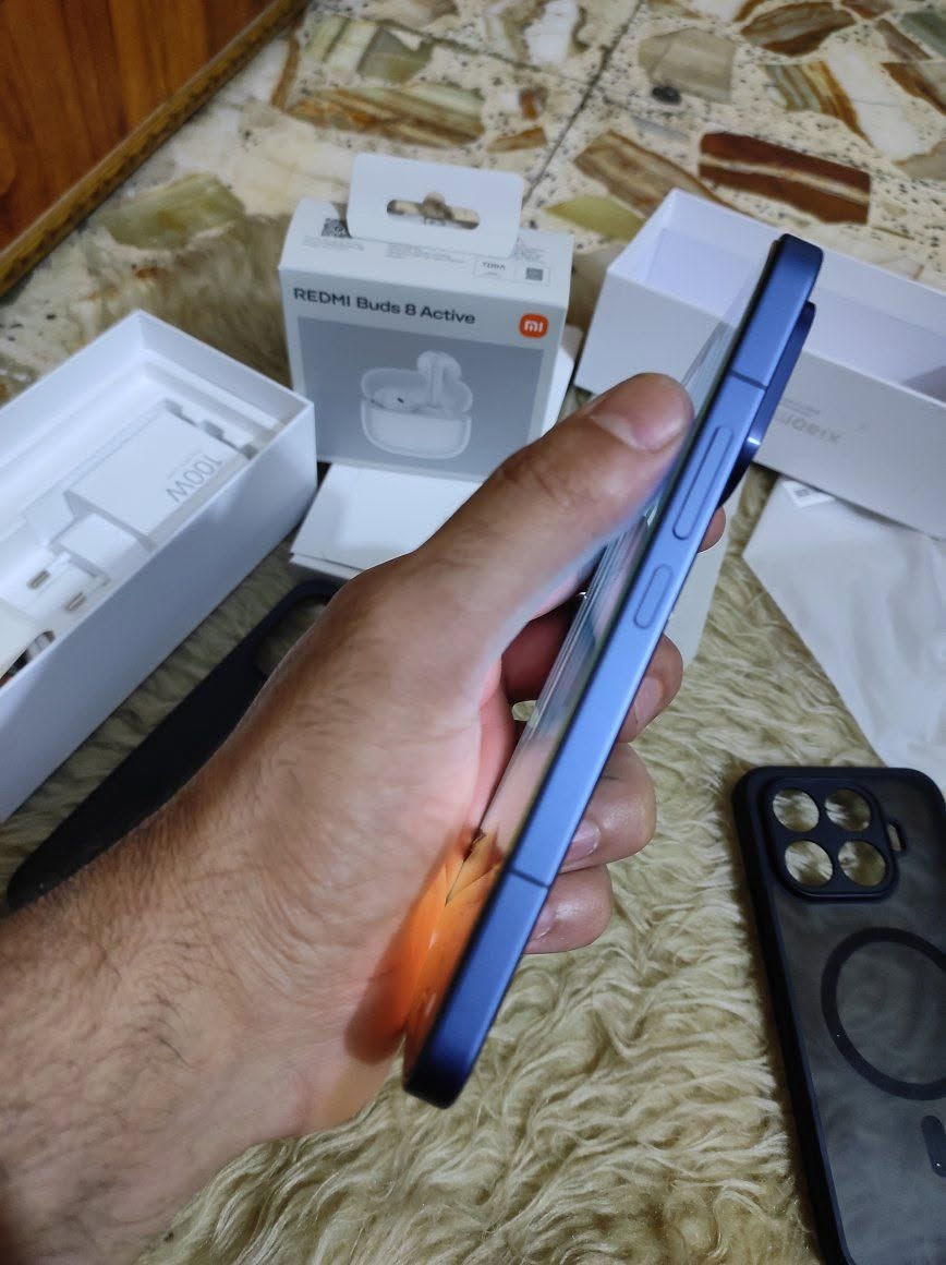 سلام عليكم اخوان جهاز شاومي 17Tpro جهاز مكفول نضافه ١٠٠ب١٠٠ ذاكره 512بطاريه 100 كامل ملحقاته الاصليه مع سماعه غير مستخدمه ولاسق حمايه زجاج اصلي وكفر اضافي ايضا اصلي جهاز معروف سعره ومكانيته للبيع او مراوس مكاني بغداد مدينه الصدر توصيل ماعندي للاستفسار اخاص او وات ساب ***********
