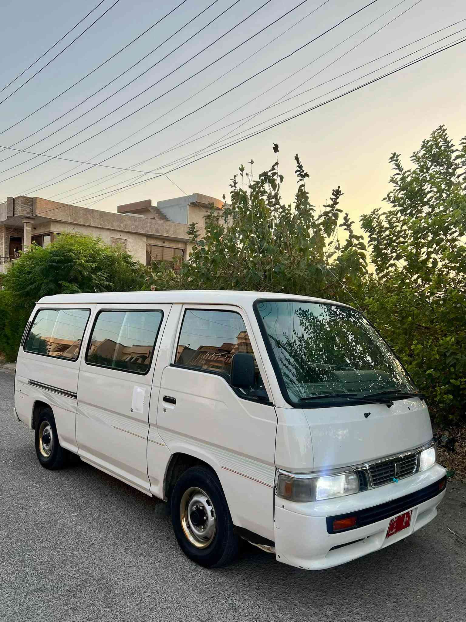 نیسان پاس
ئاڕم پلاستیک سلێمانی 
غاز و بەنزین 
مۆدیل ٢٠٠١ 
١٤ نەفەری 
حیزام سبوغ بۆ جوانی
سەقفی بۆیاغی نیە  
بێ لێدران 
دەرکە کارەبایی
سوکان پاوەر  
تاقم کوشن نوێ
تاقم پەردەی کامل بۆ بەستراوە 
گاعی نوێ
هەر چوار تایە نوێیە
جامی نەشکاوە 
کارەبایی کامل مەزبوت 
پشت و پێشی تازە توند کراوەتەوە
بێ نوقوستانی یەک دینار مەسروفی تێدا نیە 
دەعامی بۆ دەعامی بەشەرت 
مەکینە،گێڕ،بڕاوە،لێدرا،وەرگەڕاوە،بەشەرت 
ئاڕم و ئەوەلیات بەشەرت 
نرخی ٥٨ گەڵاو کەمێک معامەلەیە 
بۆ زانیاری زیاتر پەیوەندی بەم ژمارە تەلەفۆنەوە بکە 
*********** 
***********
*********** واتساپی لەسەرە 
شوێن.کۆیە
