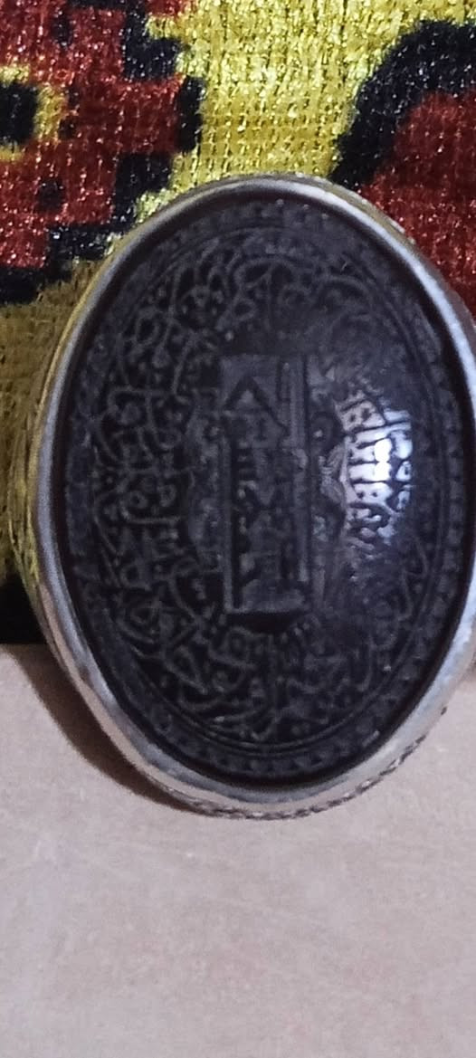 السلام عليكم. خاتم عقيق ياماني. منقوش ايه الكرسي وحرز سيد علي القاضي. السعر 350الف دينار عراقي. لا يوجد توصيل..... رقم وتساب ***********
