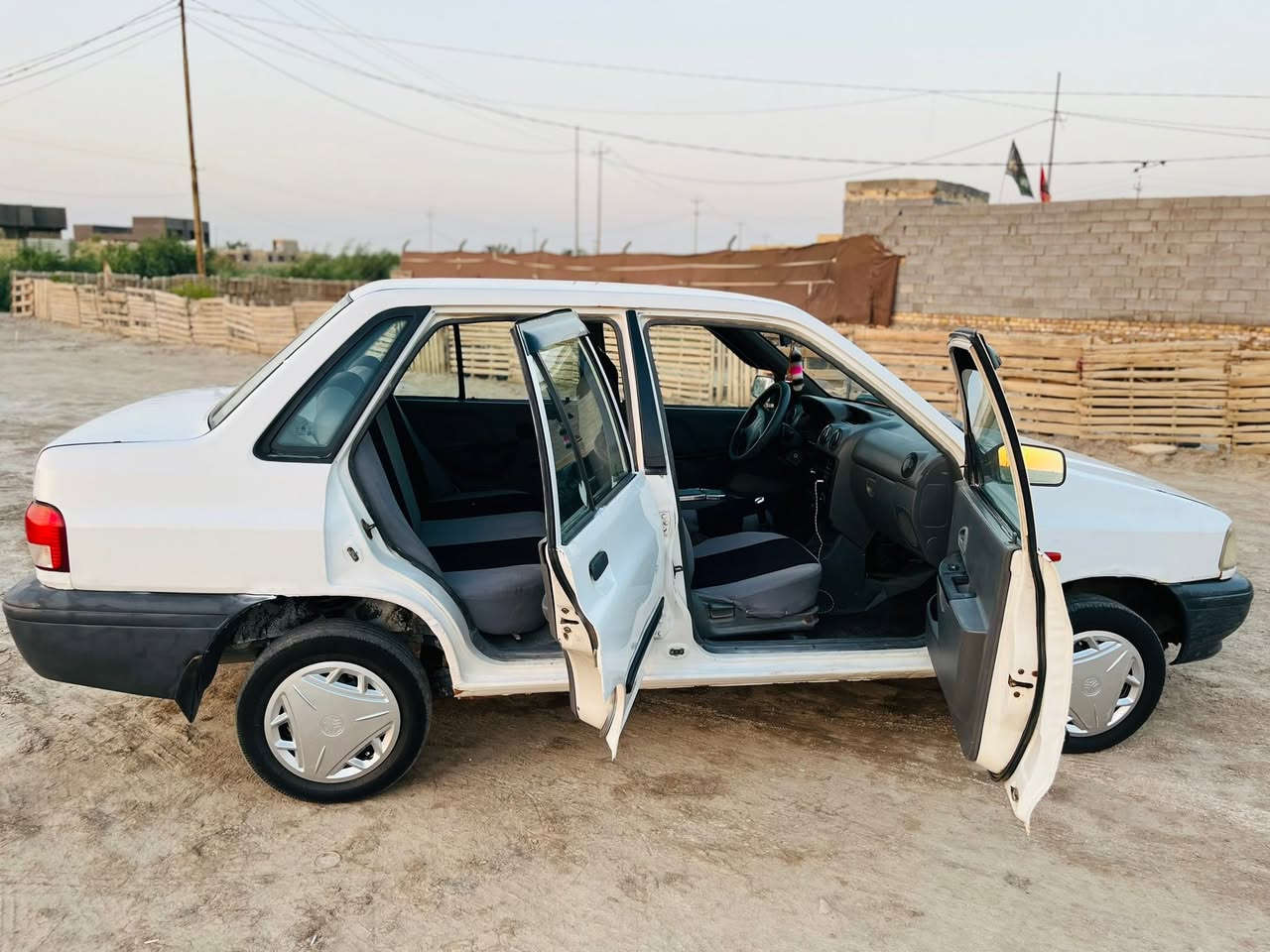 سلام عليكم سايبه للبيع موديل 15
كير ومحرك شرط 
كشر نضيف 
مداور ثاني يوم 
تخم تاير جديد
مكفوله من ضربه
مكاني سماوه رميثه 
سعر ٣٠
***********
