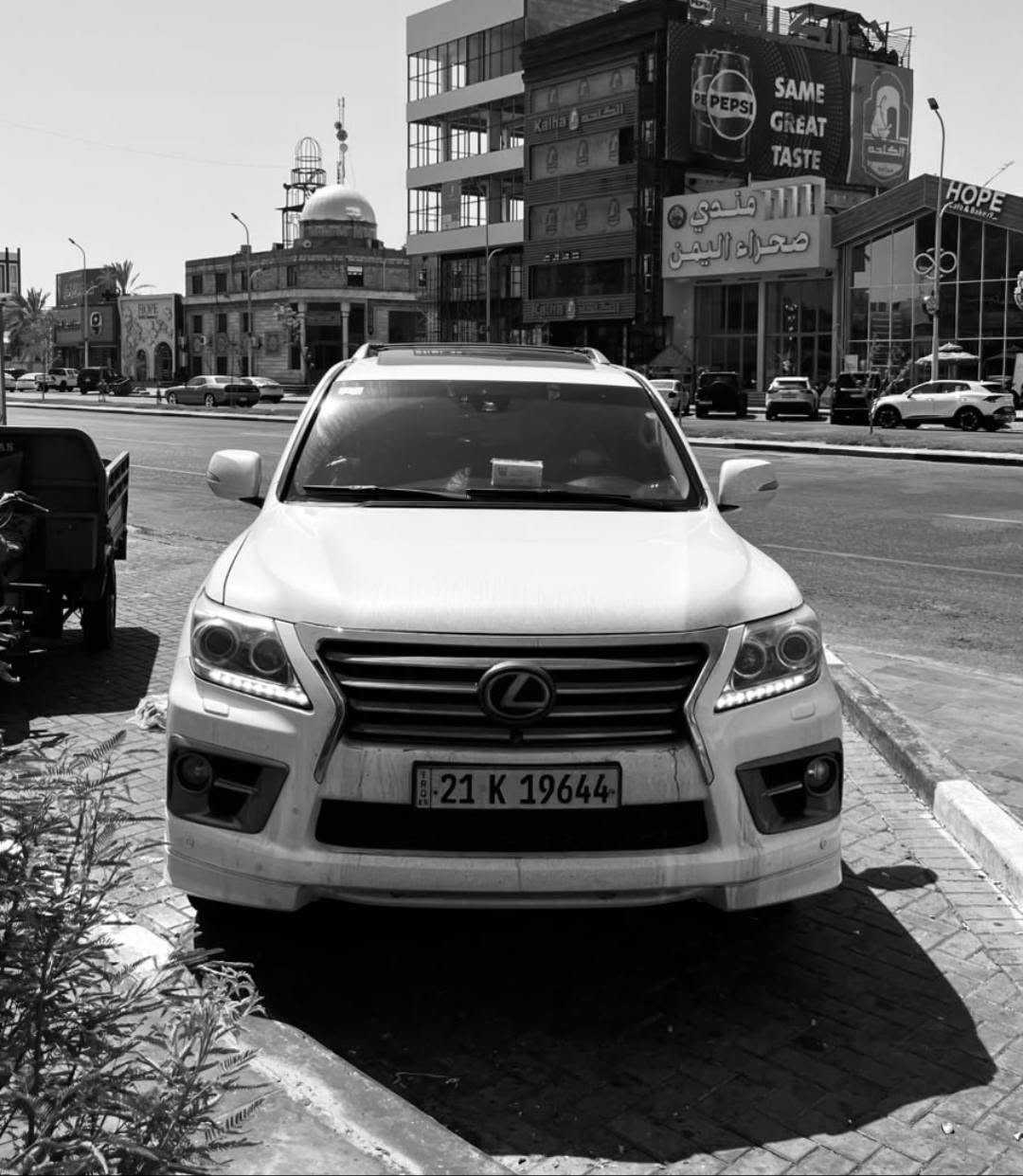 للبيع لكزز  2013LEXUS LX 5700
اللون: ابيض 
داخل قرميدي 
بيه بارد بللهل صبغ وره. 
فول مواصفات ١/١
٨سلندر محرك 5700
* سلايد
* كراسي جلد 
* كراسي كهرباء
* تدفئة تبريد بالكشن
* ٣شاشات اصلية
* ٤كامرات
* تشغيل عن بعد 
* رادار
* جكات
* فور ويل
* أنظمة قيادة 
* نظام CRAWL
* ثلاجة
* فول تحكم ستيرن
* ستيرن كهرباء
* دبل كير ( عادي+ اوتوماتيك)
* شفتات كير بالاستيرن
* دبل حساس ( امامي+خلفي)
* مرايات كهرباء (شفط) 
* لايت عدسة زنون عالي ناصي
* زراك لايت
* ويل ٢٠ 
* ماشية 200حقيقي
🔴السعر 300دفتر بيه مجال

للأستفسار الأهاتف***********
