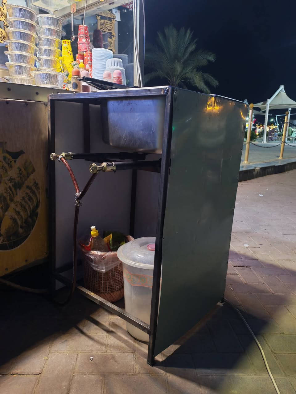 عاجل... ميز مال بتيته حلزونيه ومال فنكر وترهم مال اي شي بكيفك للبيع ما مستخدمه السعر ٤٥ الف
