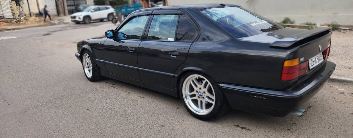 السلام عليكم ، من رخصة الادمن 
BMW 525 للبيع 
موديل 1992 , رقم انكليزي صلاح الدين  ، السيارة بأسمي شرط التحويل  ، المحرك مسكر فانوس حاوية ، ويل M 18
مصبوغة عام جمالية 
السيارة جاهزة وتبريد ، (البنيد بيه جراد) ، مكانها الفلوجة
السعر $52 وبيها مجال بسيط 
الرقم /***********

