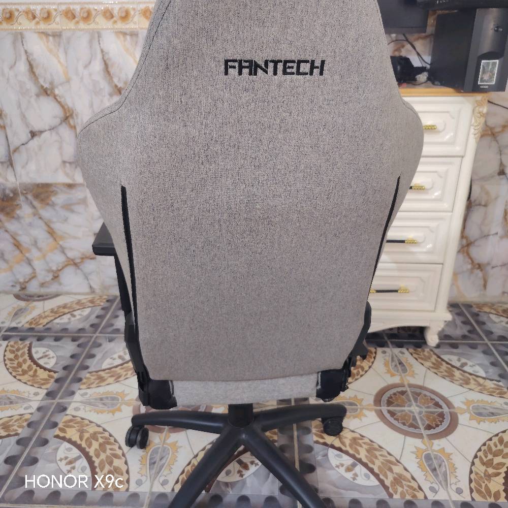 سلام عليكم يولد عدي كرسي فانتك اعلا فئة قماش اريد ابيعة سبب البيع بعت pc
سعرة بالموقع الرسمي 260.000
اني ابيع الك 190.000 ااستعمال 5اشهر ننضيف  كلش  والصور كدامكم ومخداتة موجودة وتوصيل عدي
يولد هاذة هاذا قماش مو قديفة يعني ماتعرك من تكعد علية فترات طويلة ومناسب للطوال
*********** اتصال أو وتساب