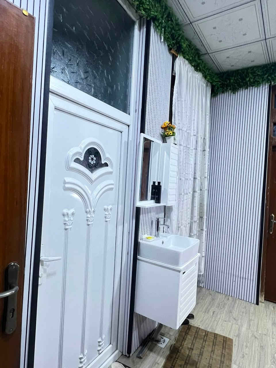 🏡 للبيع دار طابقين – الحله شارع ٨٠
للبيع دار طابقين في محافظة بابل – شارع 80، خلف محطه اضواء الحله ، بموقع مميز وقريب من جميع الخدمات.

📐 المساحة: 150 متر.

مواصفات الدار:

بيت حجر 🧱 داخلي وخارجي 
* 5 غرف نوم (3 غرف بالطابق الثاني وغرفتان بالطابق الأرضي).
*مواصفات الطابق الاول 
غرف عدد 2
صاله 
صحيات داخليه
مطبخ حار 🧑‍🍳
مطبخ بارد 
🏠🏠🏠🏠🏠
* الطابق الثاني 
غرف عدد 2 
صاله 
صحيات 
سطح داخلي
سطح خارجي عله كبر البيت 🏠 
* 

💰 السعر: 160 مليون دينار عراقي، قابل للتفاوض 

للاستفسار والمعاينة، التواصل على الرقم:***********
