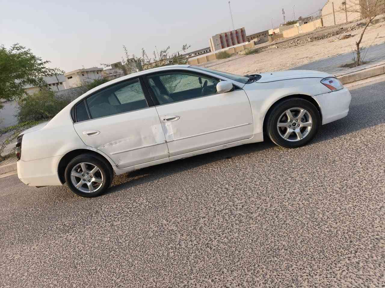 سلام عليكم نيسان التيما موديل ٢٠٠٦ للبيع كير ومحرك بل كارتون حداده جديدة تخم تاير جديد سيارة جاهزه رقم بصره سنويه لل ٢٨ تحويل ثاني يوم السعر ٤٣ ***********
