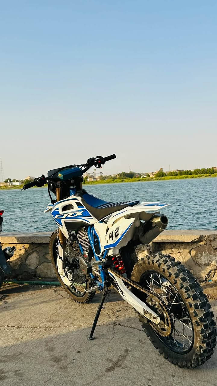 سلام عليكم.  قفاز للبيع دراجه نضيفه تايرات جدد. معدل وشلعه مكينه 300cc ولفين السعر 1.600 بيها مجال قليل حك الجيه مكان البصره خمسه ميل. واتساب***********
