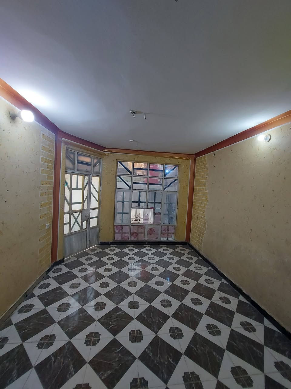 🏘 دار للأيجار ✅️ بعقوبة البحيرة ✅️ بناء حديث ✅️ موقع مميز ✅️ خلف البشير مول 
🏘 ايجار الدار [[ ٤٠٠ ]] قابل للتفاوض 
🔺️ مساحة ( ١٠٠ ) متر 
🏚 طابق الأول : ستقبال ✅️ صالة كبيرة ✅️ مطبخ ✅️ مجموعة صحيات ✅️ مناور ( ٢ ) ✅️ كراج سيارة 
🏘 طابق ثاني ( ٢ ) غرفة نوم ✅️ صالة  ✅️ بيتونة ✅️ مع سطحين
للاستفسار مع مكتب نجاح العميري للعقار ☎️
 موقع المكتب ⬅️ مدخل العزات مجاور اسواق نوتيلا الغذائية 🛒 او التواصل على الماسنجر او الواتساب على الرقم *********** 📞📞
