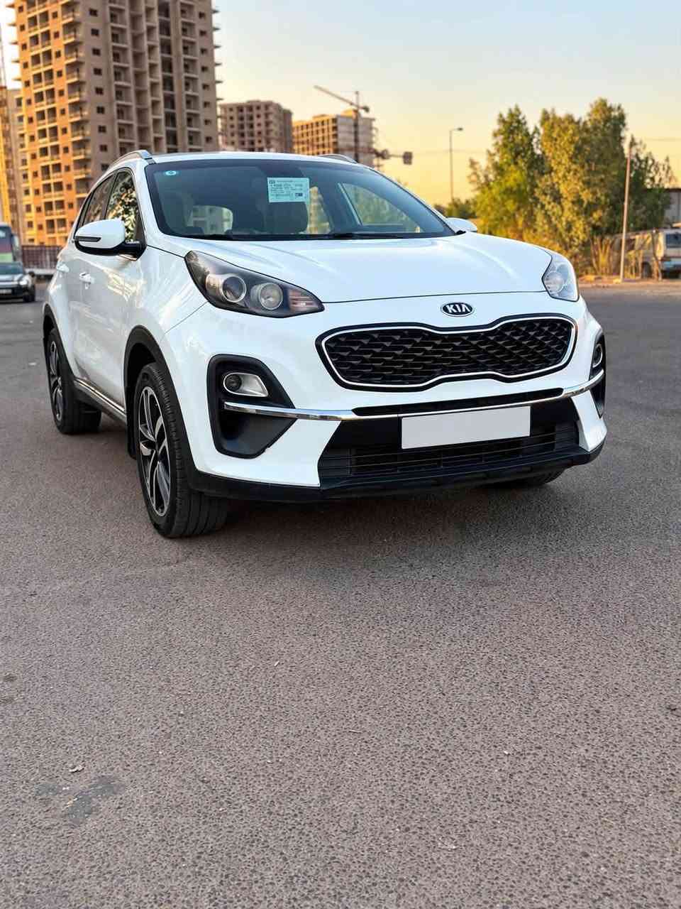 السلام عليكم 
كيا سبورتج 2021 خليجي الشركة الدوليه للبيع
ماشيه 85 km 
السياره نص فول 
حساسات امامي وخلفي 
وشاشه جبيره 
وتحكمات استيرن
وكامره خلفيه
مواصفاتها معروفه 
بيها مكانات بارد قليله على كد شبر واقل  
والسونار بالخاص
السعر 183$ وبيها مجال شي بسيط
العنوان بغداد السيديه
الرقم ***********
