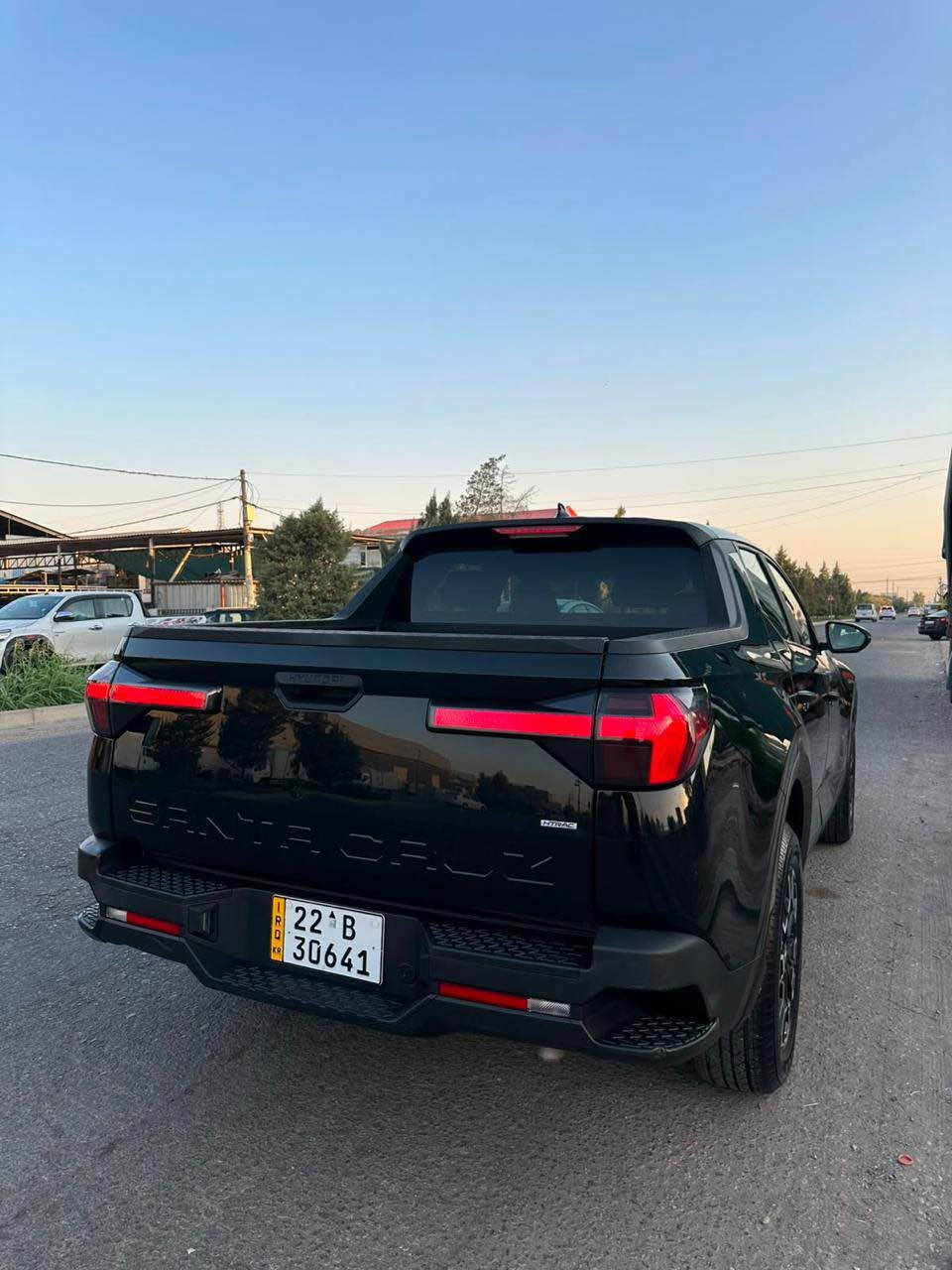 🚘 Hyundai Santa Cruz SEL 2023 — بۆ فرۆشتن

⭐ مۆدێل: 2023
⚙️ موتۆر: 2.5L — 4 Cylinder
🔄 گەیاندن: 4×4 / AWD
⚙️ گێڕ: ئۆتۆماتیک 8 خێرایی
⛽ بەنزین
🎨 ڕەنگ: ڕەش
🔑 VIN: 5NTJBDAE7PH075213

🚗 سەیارەکە زۆر جوان و شیکە و بۆ کار و بەکارهێنانی ڕۆژانە زۆر گونجاوە.

⚠️ تێبینی: جاملغووی پێشەوە لەگەڵ دەرگای لای شۆفێر کەمێک ژووری گرتووە، بەڵام بە گشتی سەیارەکە ئامادەیە بۆ بینین و پشکنین.

📍 شوێن: هەولێر
💰 نرخ: بۆ 158$

📞 بۆ زانیاری زیاتر و بینینی سەیارەکە پەیوەندی بکەن.
0️⃣7️⃣5️⃣0️⃣4️⃣4️⃣9️⃣2️⃣1️⃣3️⃣4️⃣

***********

🚘 Hyundai Santa Cruz SEL 2023 للبيع

⭐ الموديل: 2023
⚙️ المحرك: 2.5 لتر — 4 سلندر
🔄 الدفع: 4×4 / AWD
⚙️ القير: أوتوماتيك 8 سرعات
⛽ بنزين
🎨 اللون: أسود
🔑 VIN: 5NTJBDAE7PH075213

🚗 السيارة جميلة وعملية ومناسبة للاستخدام اليومي والعمل.

⚠️ ملاحظة: الرفرف/الجانب الأمامي مع باب السائق فيه انبعاج بسيط، كما هو موضح، والسيارة متاحة للفحص والمعاينة.

📍 الموقع: أربيل
💰 السعر:158$

📞 للاستفسار والمعاينة يرجى التواصل. أربيل, العراق
