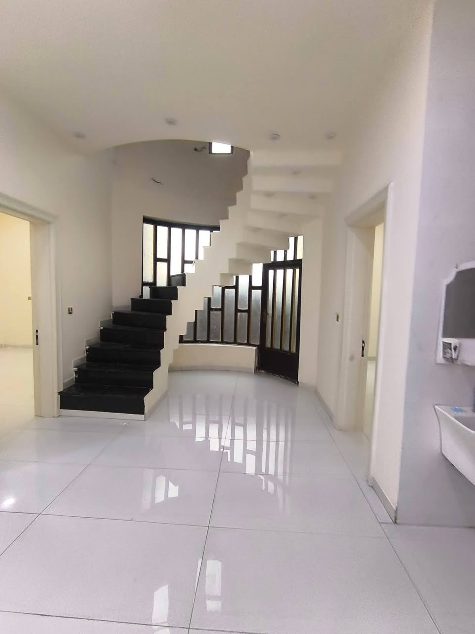 بيت للبيع
في حي الشهداء
مقاطعه 19
المساحه 250متر
شارع ١٠ متر
طابق واحد
بناء ٢٠٢٣
طابق واحد مكون من 2غرف
السعر.  ١٣٥مليون قابل للتفاوض
مكتب عزت للعقار شارع 60قرب تقاطع جامع التقوى مقابل المول الجديد في حي التأميم
هاتف
***********
***********

