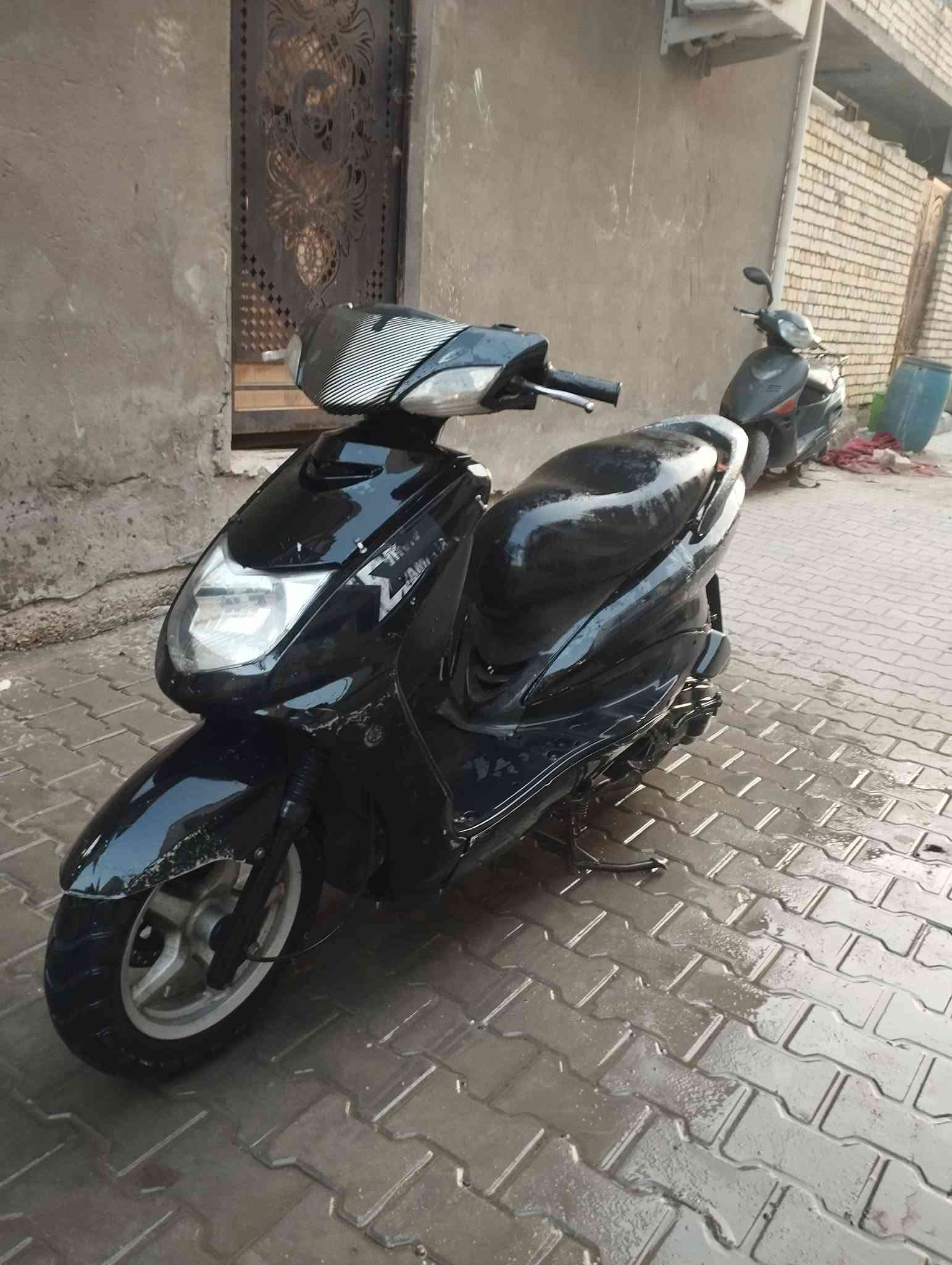 دراجه سكنس ياباني مكينه كايمه و الباقي كله شغال صالنصه رياضي بيه لحيم بالشاصي ناشر صوره الحيم  المكان بغداد الحريه سعره  200 و بيه مجال الاتصال ***********
