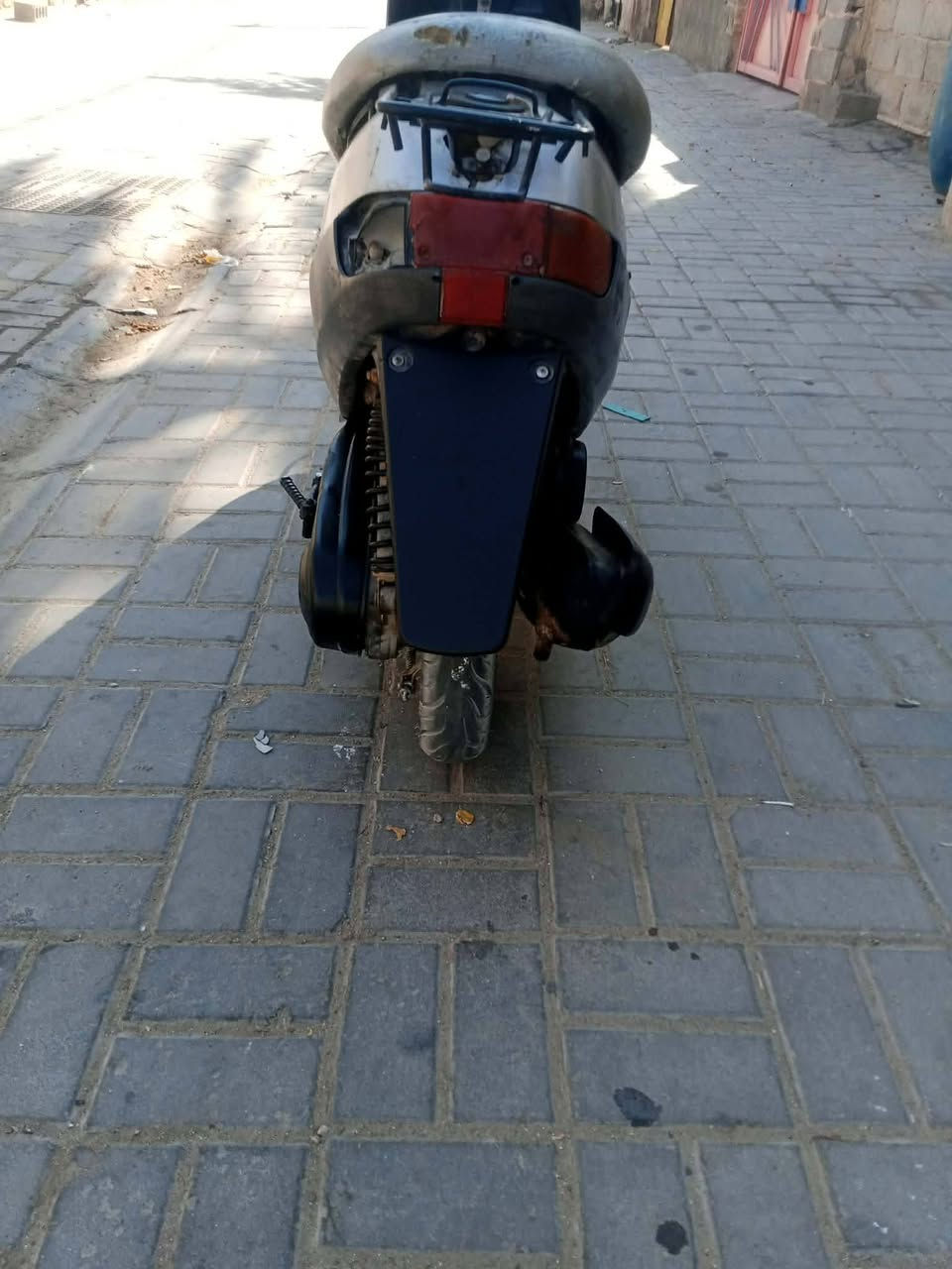 السلام عليكم
دراجه  بطه  شغاله محركهه ناعم وشلعتها قويه
السعر 150 وبيها مجال بسيط بيع مستعجل
الاتصال
***********
