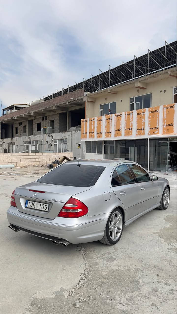 میرسدس e class 240 2003 v6دەحامی بۆ دەحامی كرایتە AMG بە شەرت مەنەفێست ئەوەروپی ئەسلی  گێرو مەکینەی لۆک لۆکە بەشەرتی فەعس، لێدراو بەشەرت  سەقفی و حیزام بەشەرت شوختوو چاڵوچۆڵی نیە هەتا نەیبینی نازانی چەند خاوێن و جوان ماوەتەوە لەسەر دەقی شەریکەیە، یەک دینار مەسرەفی تێدا نیە 
 سحری ٧٧وەروقە و مەجال 
*********** أربيل, العراق
