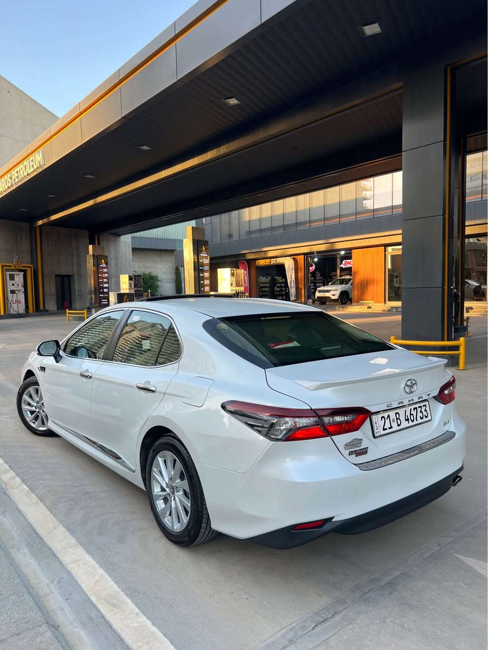 Toyota Camry 2024 GLE 
45.000km   ***********
تۆیۆتا کامری  سفری شەریکەی ساز
مواصفات فول فول خلیجی تۆیۆتا عێراق✅
تەنها ٤٥ هەزار کم حەقیقی ڕۆشتووە بەشەرت
ـــــــــــــــــــــــــــــــــــــــــــــــــــــــــــــ
دەعامی بۆ دەعامی بەشەرت هیچی پێوە نیە
بێ بۆیاخ بێ سارد بێ شوخت نمونەیە لە جوانی
بەصمە، شەغال سڵایت  پەردەی دواوە کارەبایی 
شوێن شەحنی موبایل کوشن جلد دوو کوشن کارەبایی
شاشە و کامێرا حاسەی پێش و دوا بیلاد باڵ و بلاجکتۆر
دۆسە کامری برێک کارەبایی و ئۆتۆ هۆڵد 
تەبرید مەرکەزی و لایت لید و زینۆن 
تەحدید سرعە و سوکان ڤۆلیۆم...
سەیارەکە لەسەر دەقی شەریکەیە 
دوو بەصمە و هەموو ئەشیای شەریکەی ماوە 
سەنەوی و ژینگە و هەزەی تازەیە تا ٢٠٢٩
٤ تایەی تازەیە پاتری تازەیە هیچ مەسرەفی تیا نیە
ناونیشان سلێمانی *********** السليمانية, العراق
