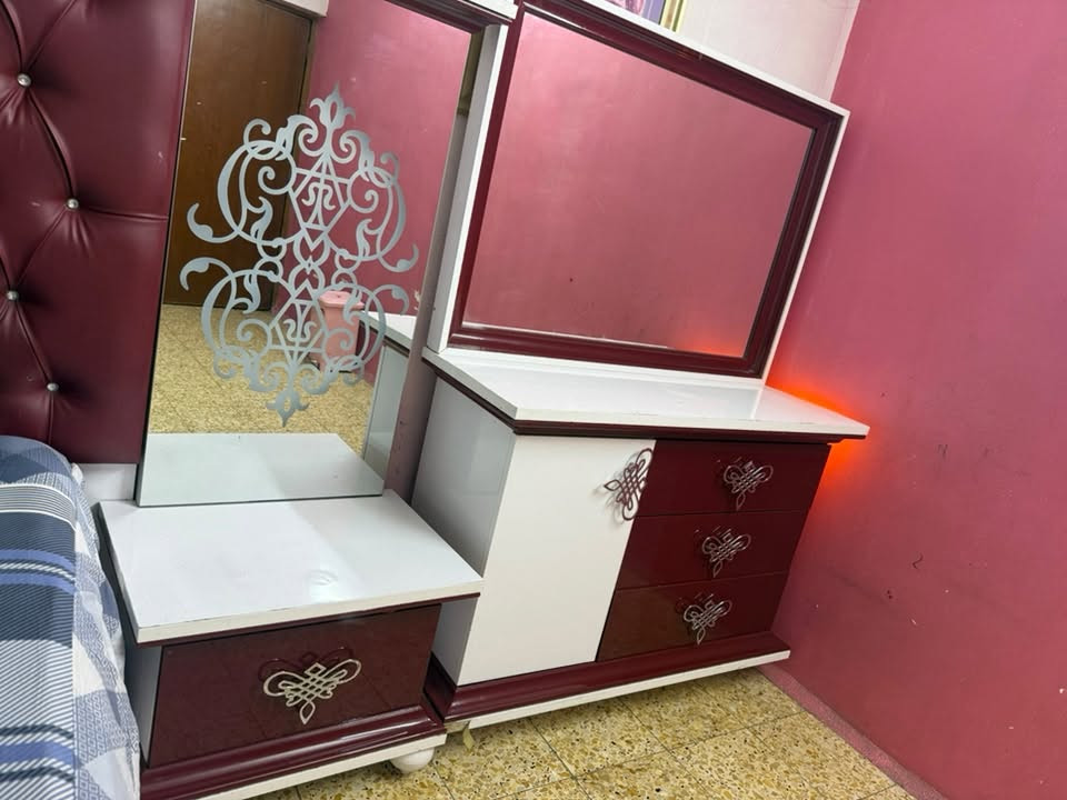 السلام عليكم غرفة نوم تركيه للبيع درجه أولى بغداد حي الجهاد مابيها نقص  بس ملاحظات بسيطه  السعر 650 
***********
